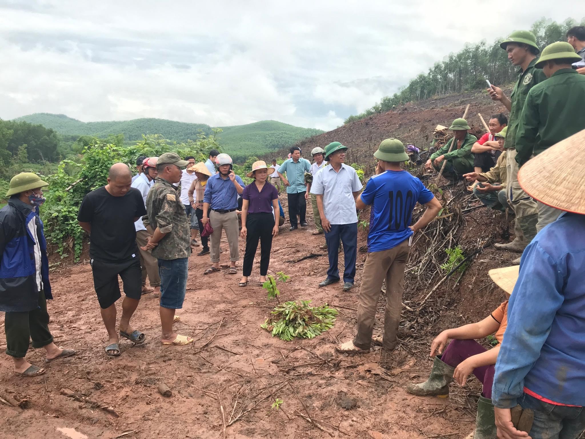 Vụ việc tại xóm Long Thành ngày 2/8/2019. Ảnh: Huy Nhâm