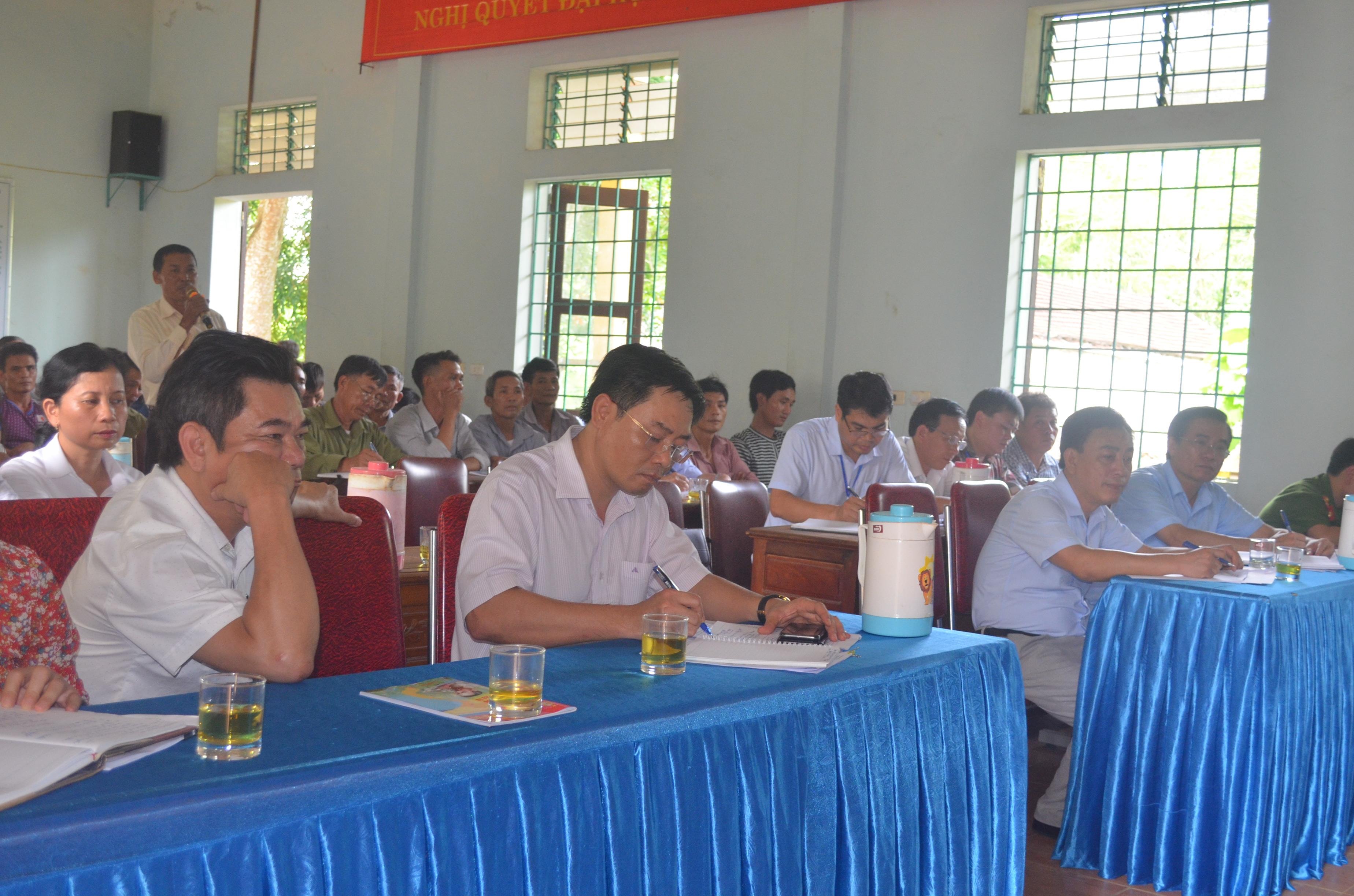 Lãnh đạo Huyện ủy huyện Quỳ Hợp tham dự buổi đối thoại. Ảnh: Nhật Lân
