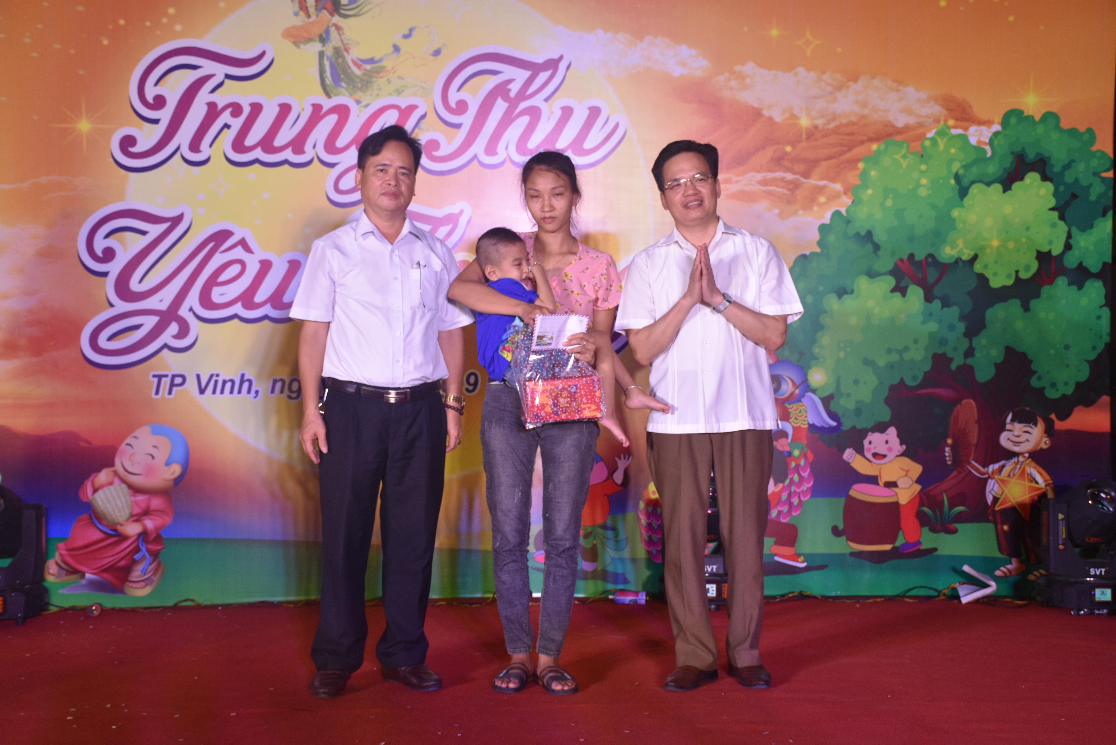 Lãnh đạo Sở LĐTB và XH và Quỹ Bảo trợ trẻ em