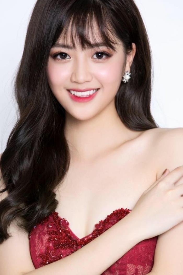 Hotgirl Khánh Linh