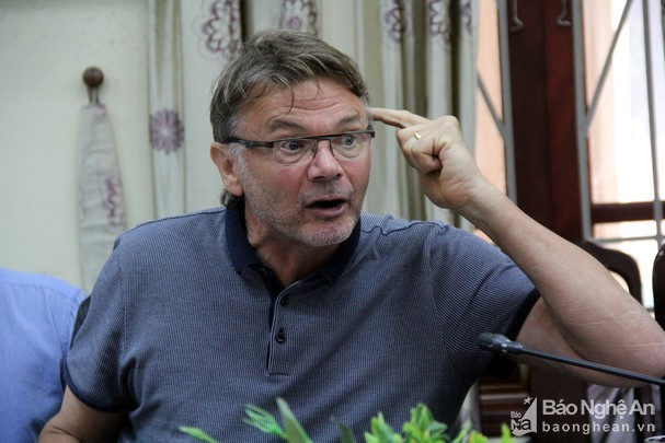  Philippe Troussier là HLV tên tuổi 