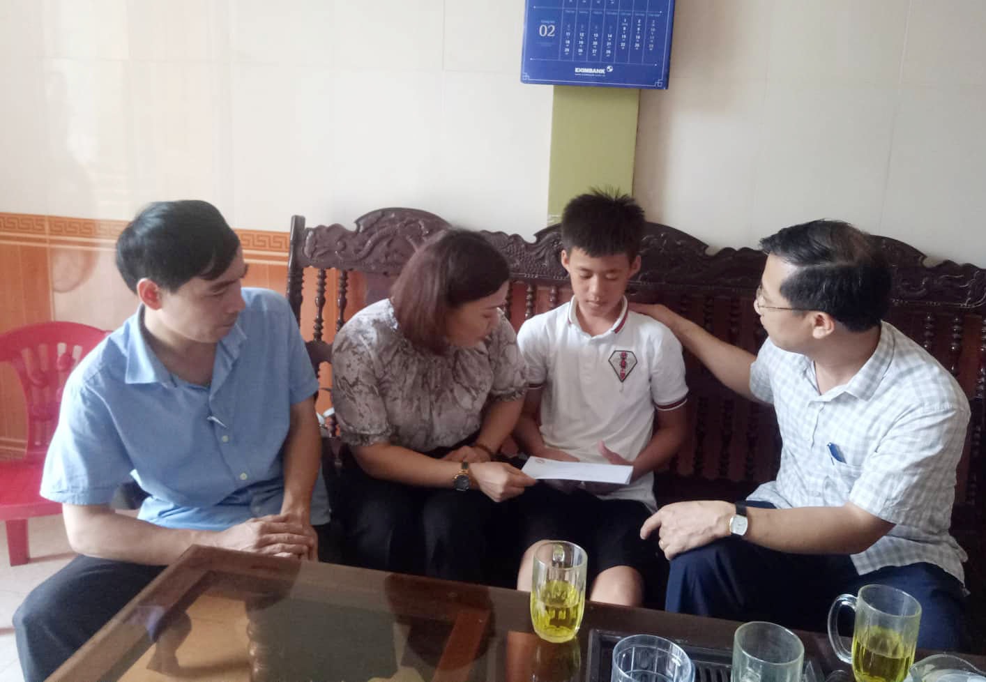  thăm hỏi động viên thuyền viên nhỏ tuổi nhất bị gặp nạn Trần Văn Cường (sn 2003)