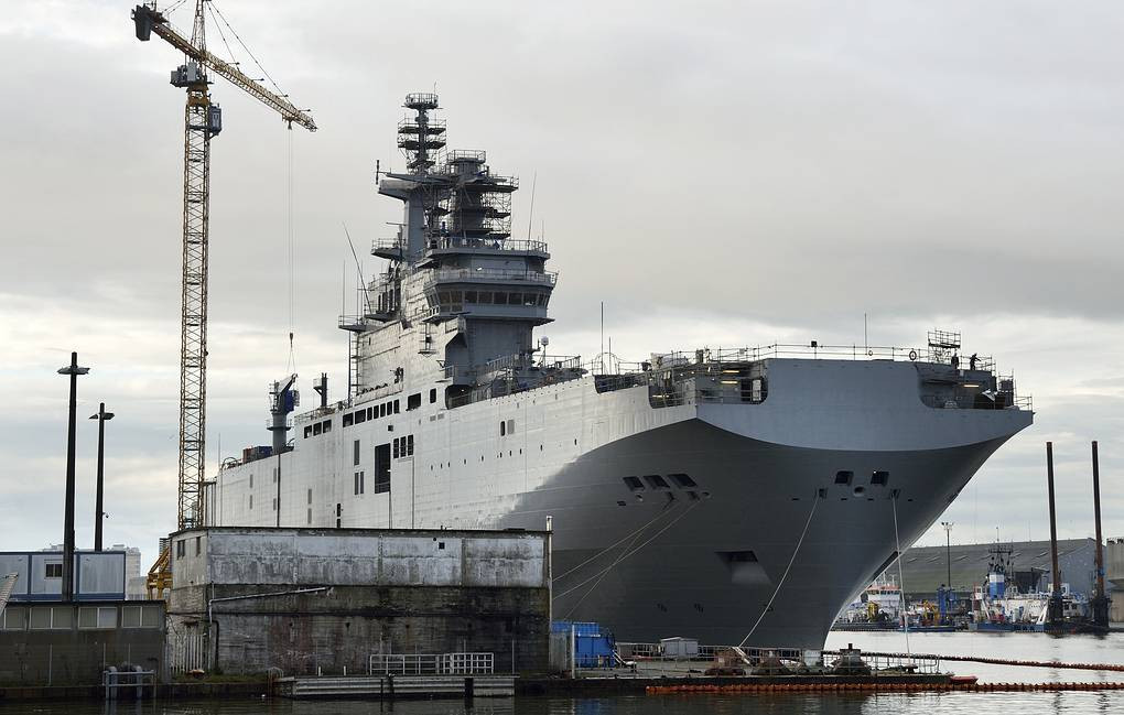 Một tàu sân bay của Hải quân Nga đỗ tại bến cảng Sevastopol, Crimea. Ảnh: TASS