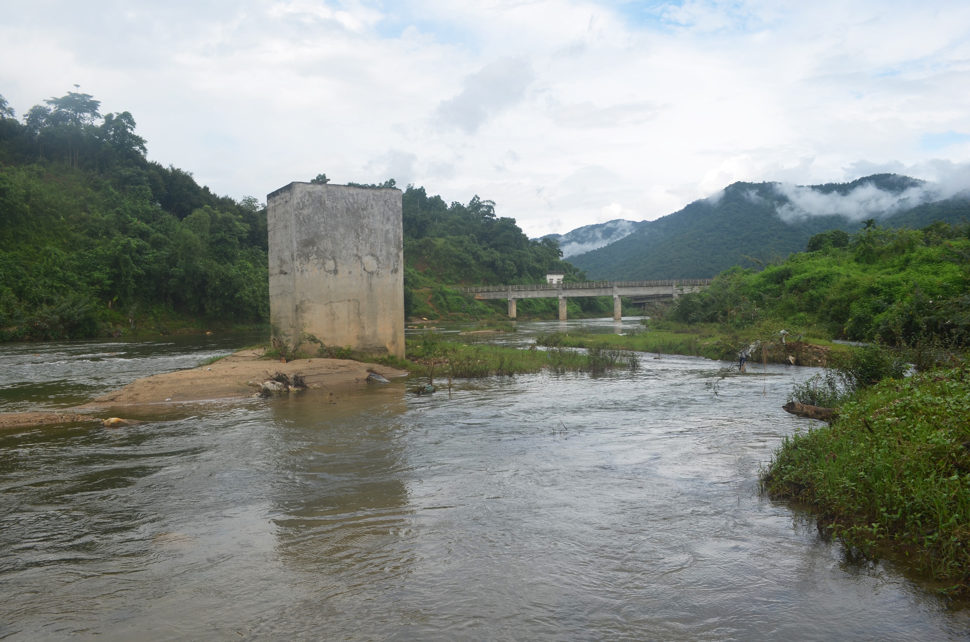 Điểm khai thác nước thô cho Nhà máy nước thị trấn Kim Sơn được đặt ở giữa sông Nâm Giải. Ảnh: Nhật Lân