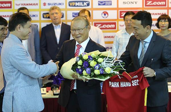 Hợp đồng mới của HLV Park Hang Seo và VFF...
