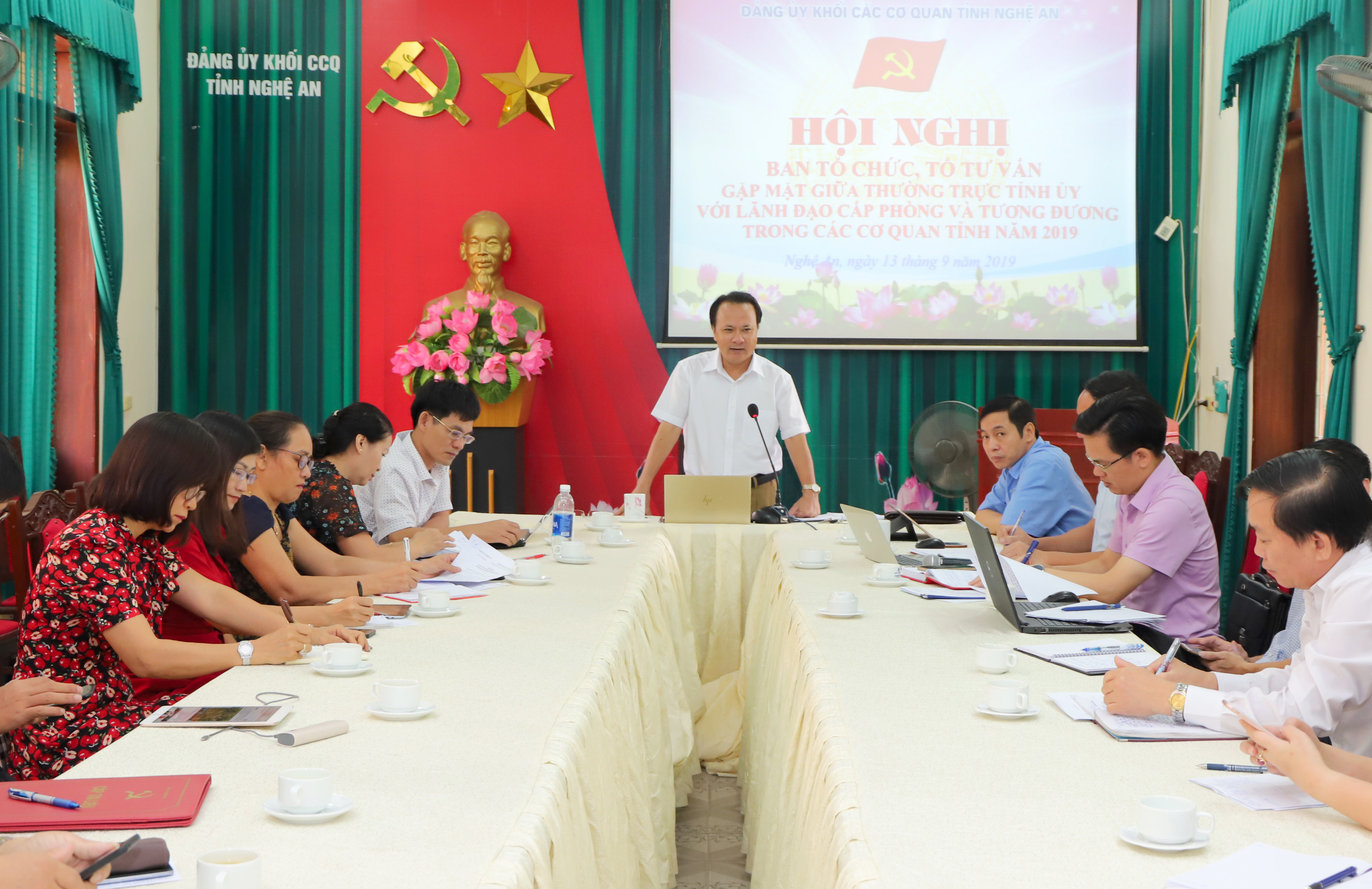Một cuộc họp của Đảng ủy Khối CCQ tỉnh. Ảnh: Thành Duy