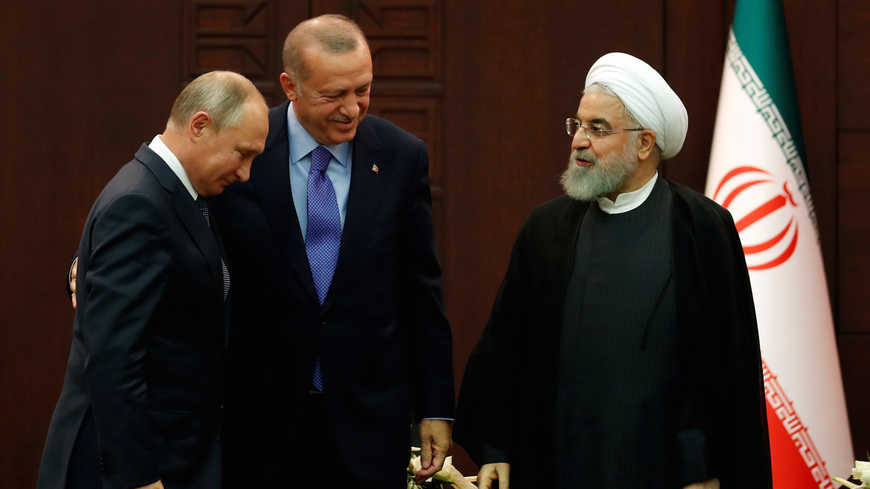 Lãnh đạo Nga-Thổ-Iran trò chuyện sau họp báo tại Ankara hôm 16/9. Ảnh: Reuters