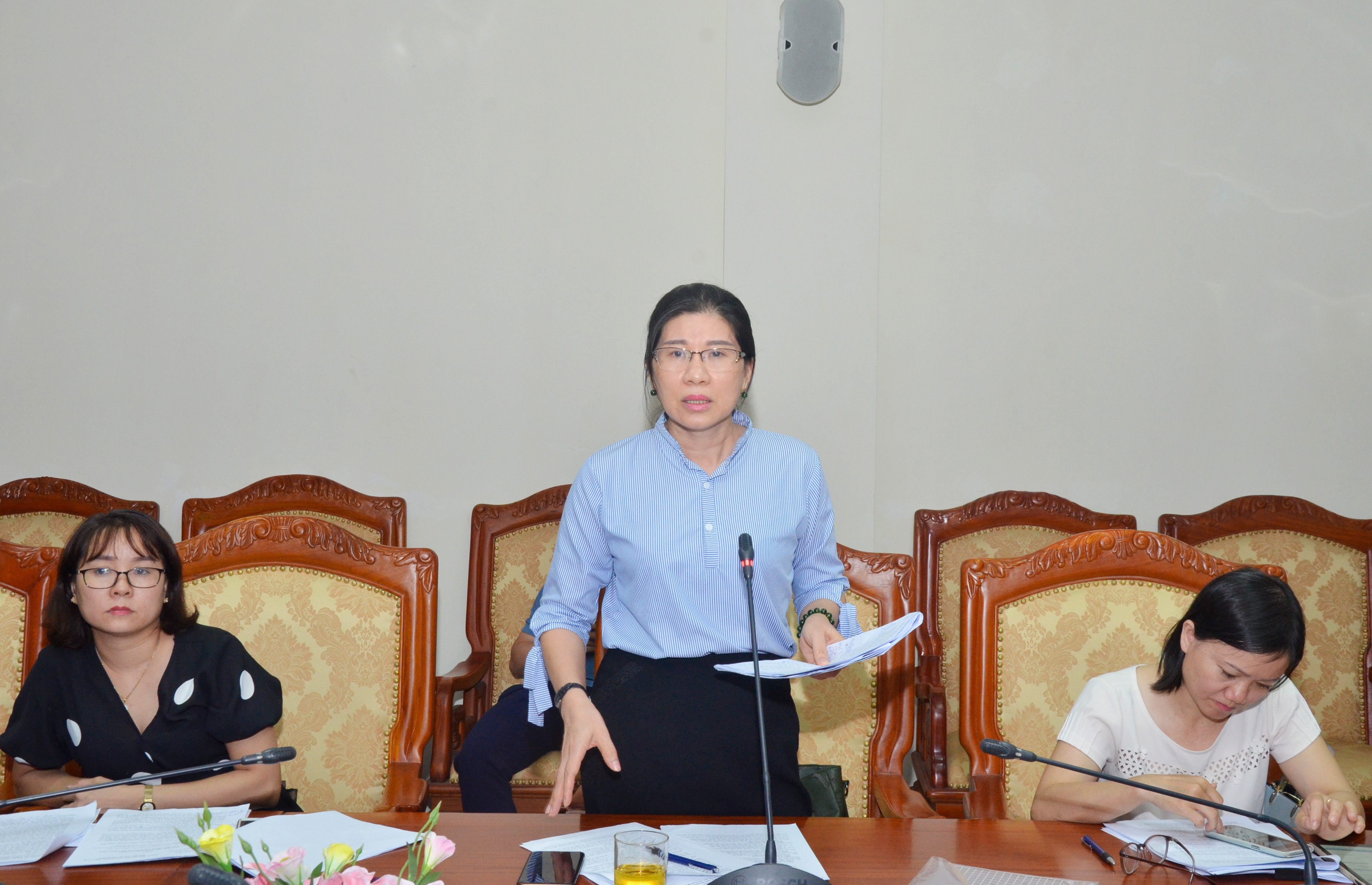 Trưởng Ban Dân tộc HĐND tỉnh Lô Thị Kim Ngân phản ánh những bất cập trong chính sách cử tuyển. Ảnh: Thanh Lê