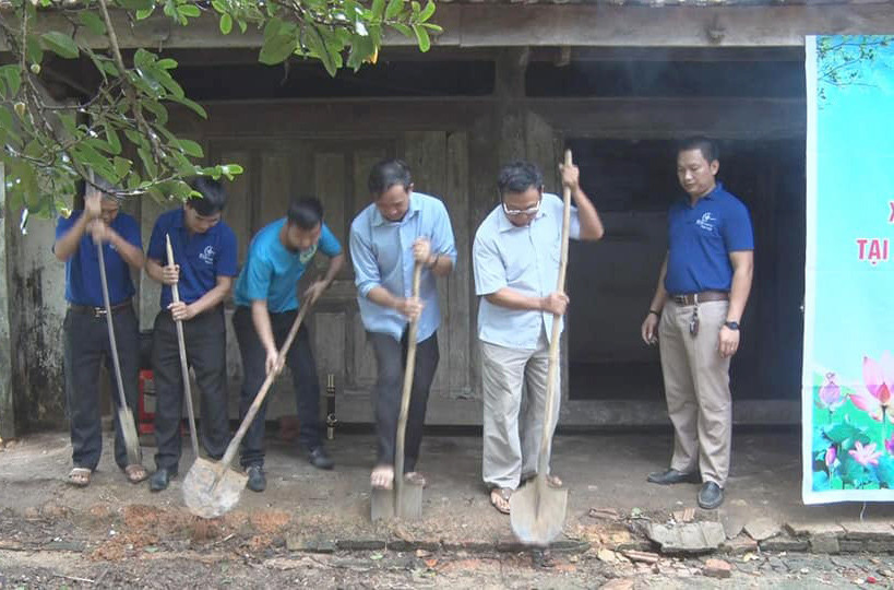 khởi công nhà cho gia đình cụ Nguyễn Thị Chắt ở xóm 11 - xã Nghĩa Hành 