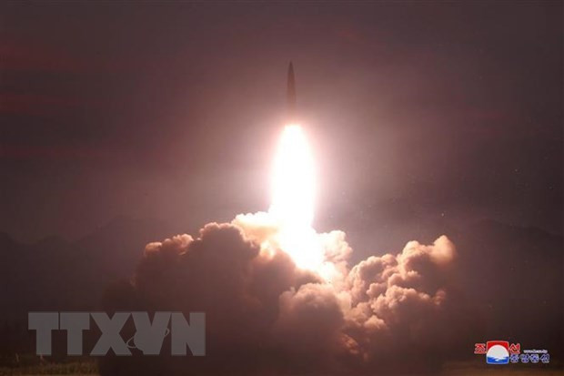 Triều Tiên phóng thử tên lửa chiến thuật kiểu mới tại một địa điểm ở nước này, ngày 6/8/2019. (Ảnh: YONHAP/TTXVN)