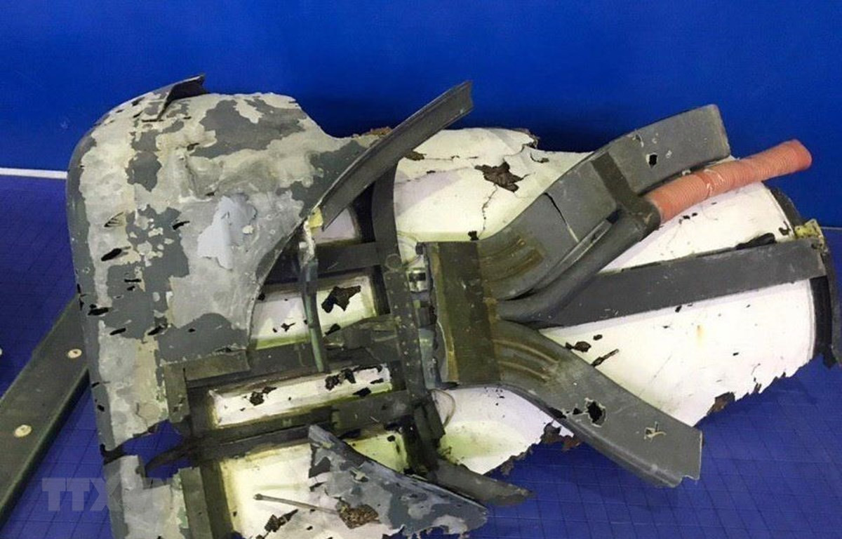 Những mảnh vỡ của chiếc máy bay không người lái RQ-4 Global Hawk của Mỹ bị lực lượng phòng không Iran bắn hạ ngày 20/6/2019. (Ảnh: AFP/TTXVN)