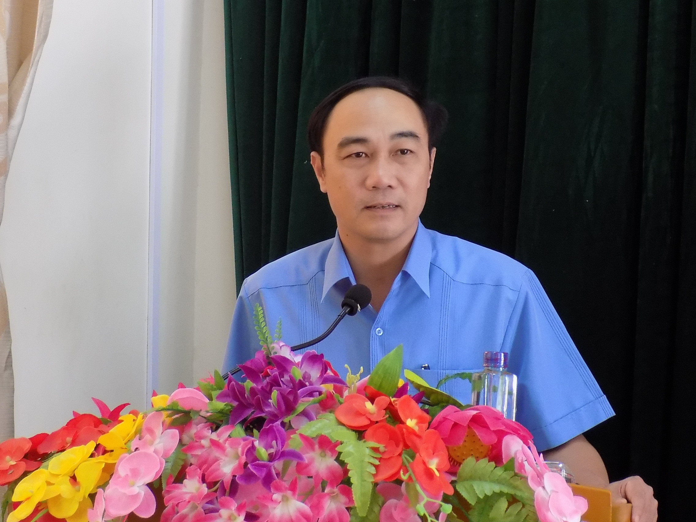 Đồng chí Trần Quốc Khánh - Phó trưởng Ban Tuyên giáo Tỉnh ủy phát biểu tại buổi khai mạc thao giảng và kiểm tra cụm 2. Ảnh: Thu Hường