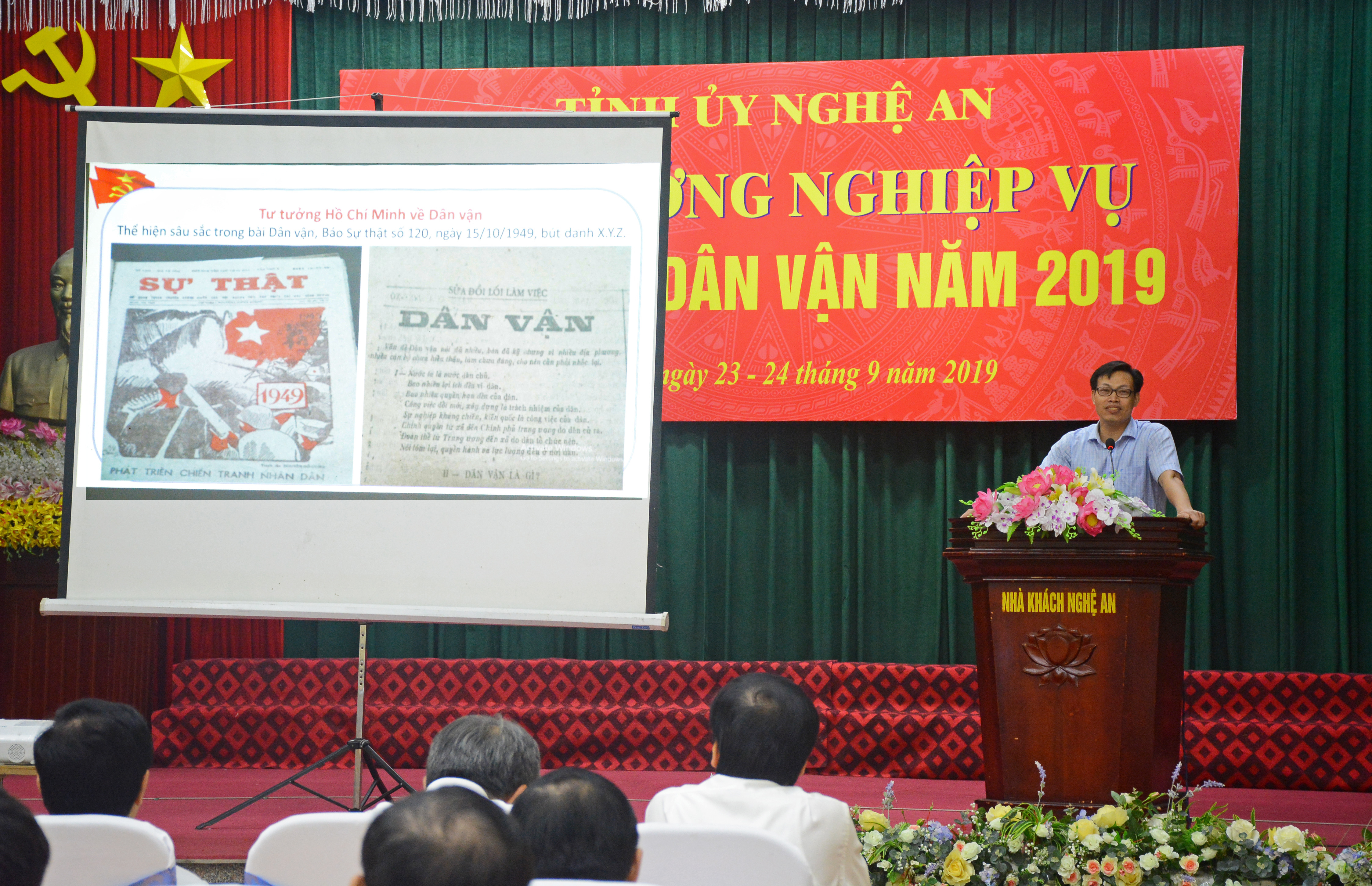 TS. Nguyễn Minh Thơ - Chánh Văn phòng Ban Dân vận Trung ương truyền đạt chuyên đề 