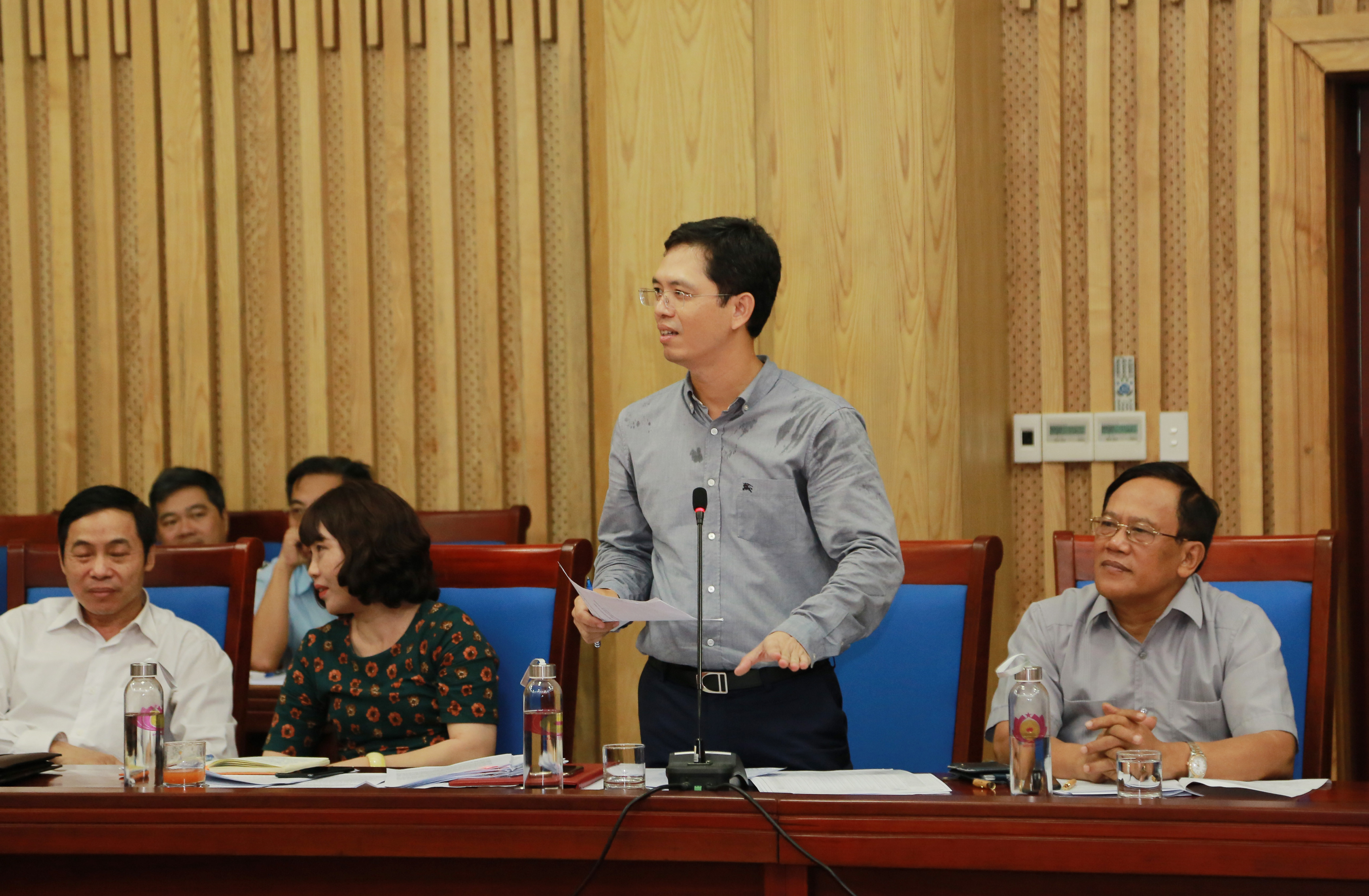 Cục trưởng Cục thuế Nghệ An Trịnh Thanh Hải phát biểu tại cuộc làm việc. Ảnh: Đào Tuấn 
