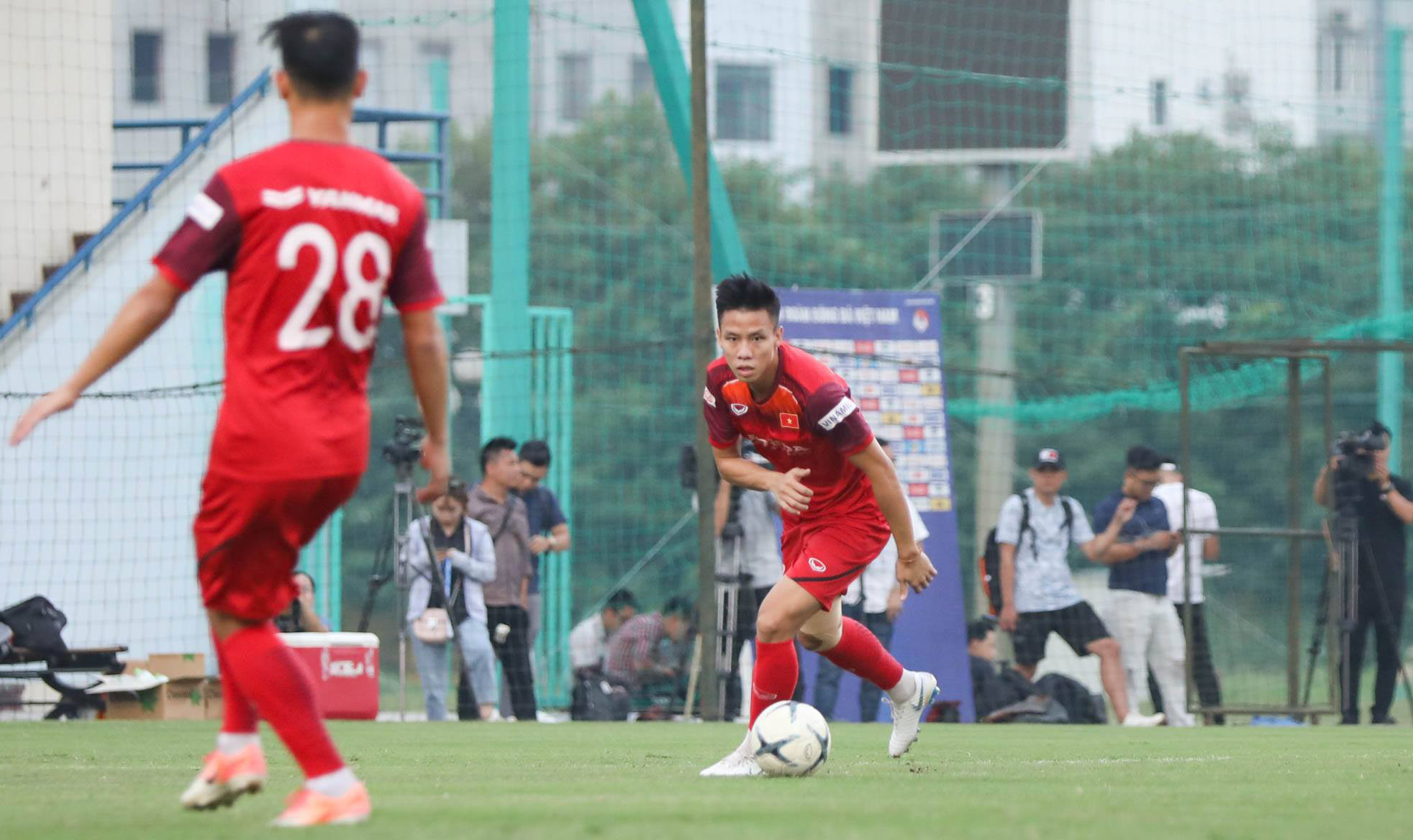Sự trở lại của đội trưởng ĐT Việt Nam khiến HLV Park Hang-seo có thể tạm yên tâm về hàng thủ trước trận gặp Malaysia. Ảnh: Như Đạt