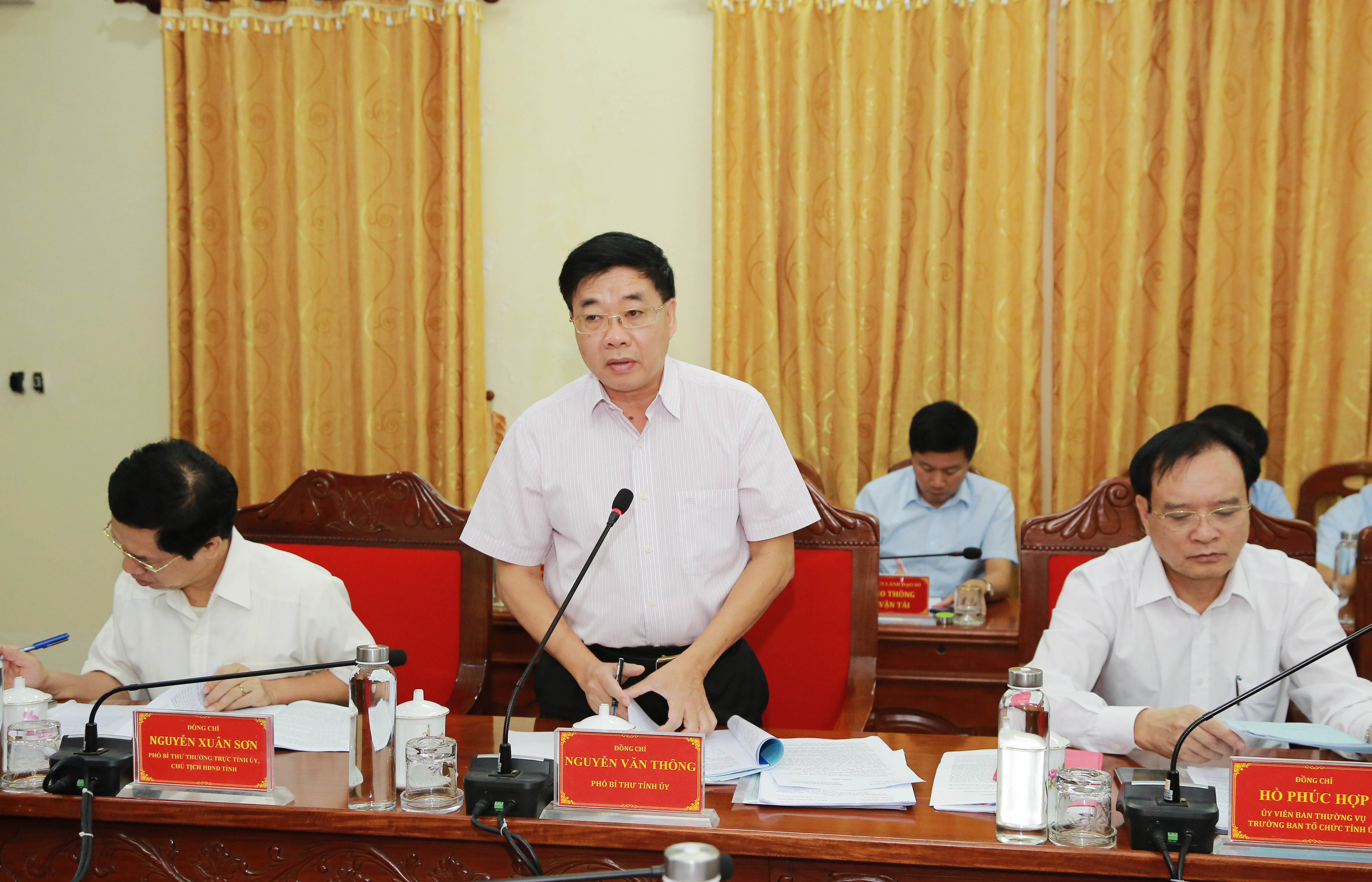 Đồng chí Nguyễn Văn Thông - Phó Bí thư Tỉnh ủy phát biểu tại buổi cuộc họp. Ảnh: Đào Tuấn