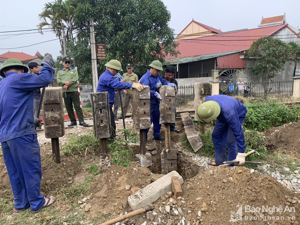 Đóng lối đi tự mở trên đường sắt, đoạn qua phường Lê Lợi (TP. Vinh). Ảnh tư liệu