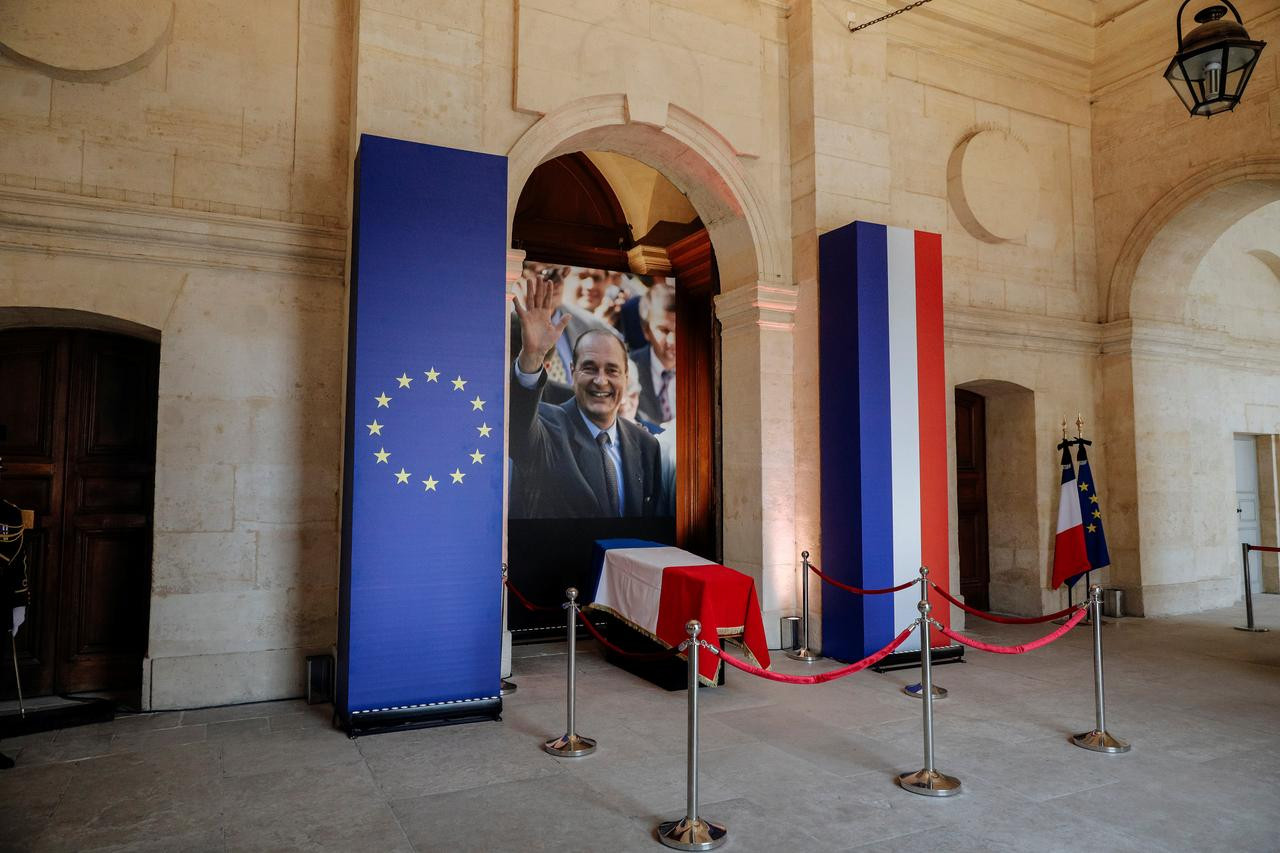 Thi hài của ông Chirac đặt tại Paris hôm 29-9. Ảnh: Reuters