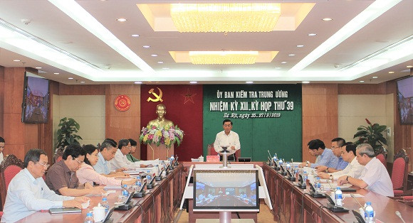 Đồng chí Trần Cẩm Tú, Bí thư Trung ương Đảng, Chủ nhiệm Ủy ban Kiểm tra Trung ương chủ trì kỳ họp