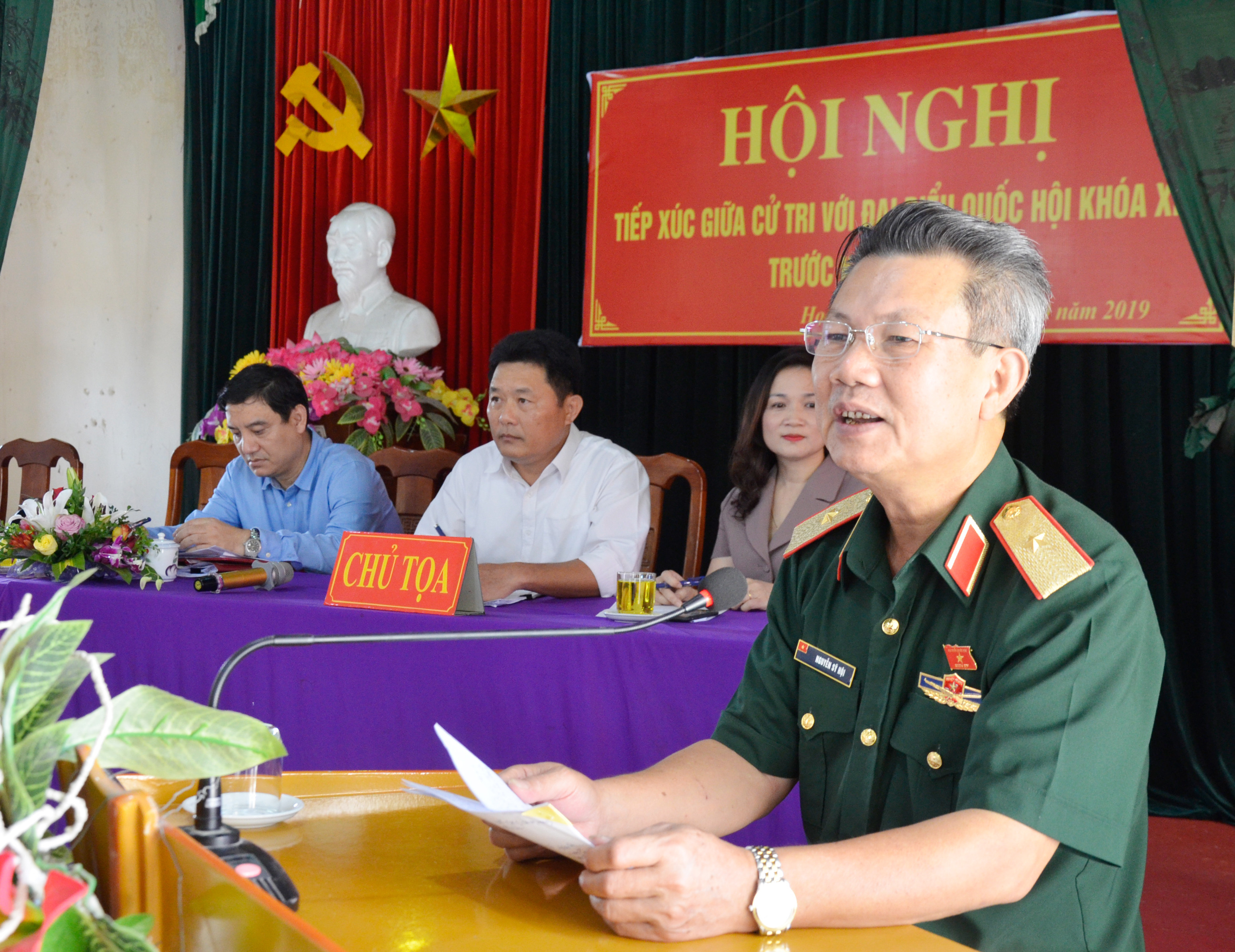 Thiếu tướng Nguyễn Sỹ Hội thông báo với cử tri dự kiến nội dung, chương trình kỳ họp thứ 8, Quốc hội khóa XIV sắp tới. Ảnh: Thanh Lê