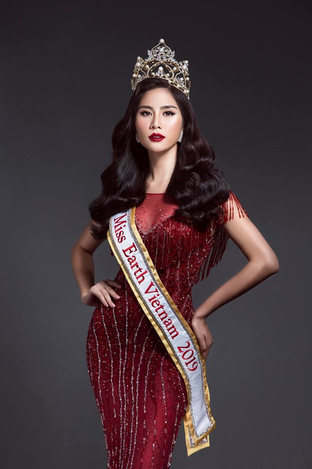 Cuối tháng 9 vừa qua, người mẫu Hoàng Hạnh (Hoàng Thị Hạnh) được Cục Nghệ thuật Biểu diễn cấp phép thi Miss Earth tại Philippines. 
