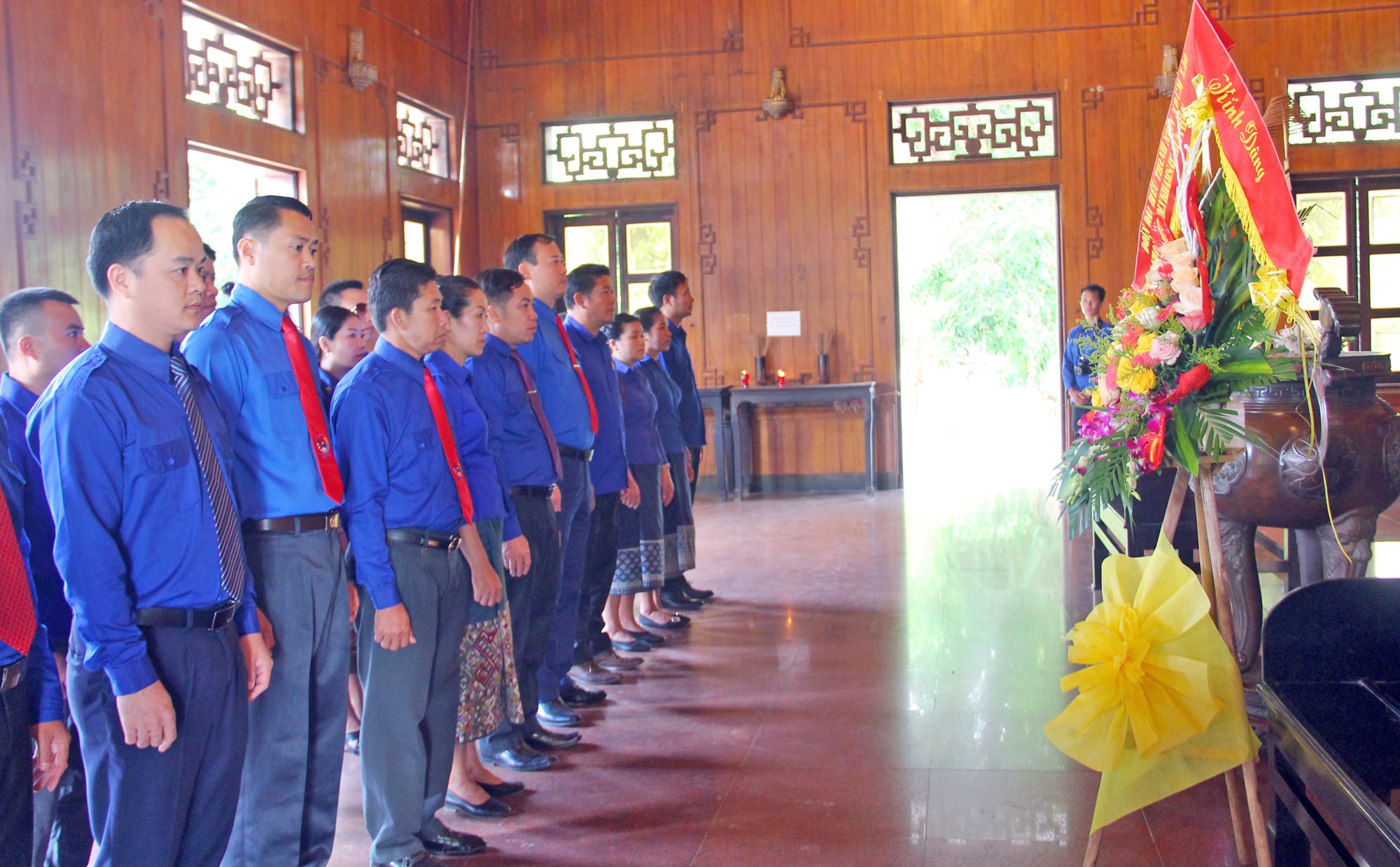 Đoàn Đại biểu nước CHDCND Lào có Đồng chí Thong Mạ Ni Khột Păn Nha - Ủy viên Trung ương Đoàn, Bí thư tỉnh Đoàn tỉnh Bo Ly Khăm Xay; Phó Bí thư Tỉnh đoàn hai tỉnh Hủa Phăn, Xiêng Khoảng cùng 26 đoàn viên, thanh niên tiêu biểu nước bạn.Về phía Tỉnh đoàn Nghệ An, có đồng chí Phó Bí thư Tỉnh đoàn Chu Đức Thái. 