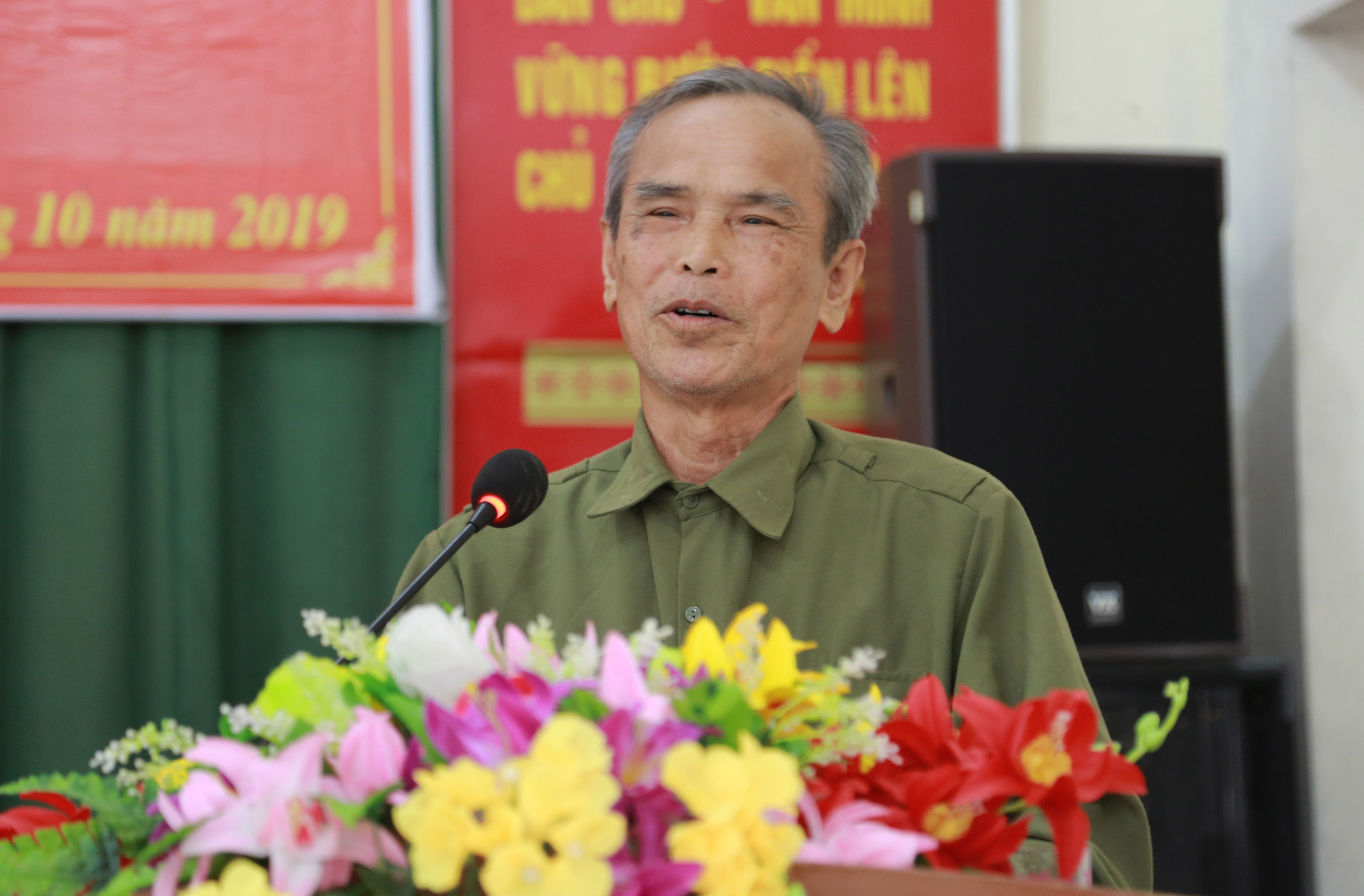 Cử tri xã Yên Thắng phát biểu tại hội nghị. Ảnh Đào Tuấn