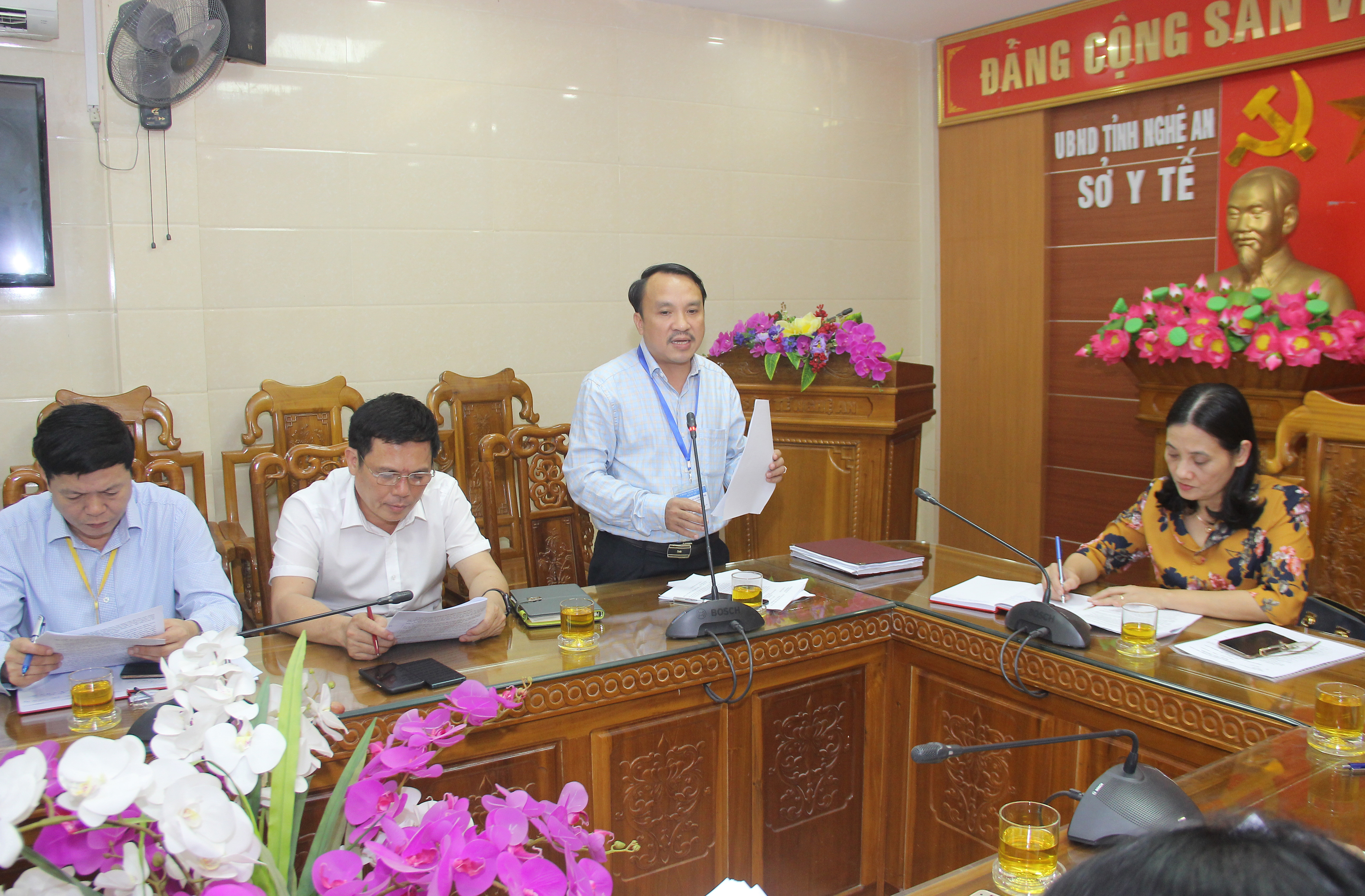 Giám đốc Sở Y tế Dương Đình Chỉnh thừa nhận một số kiến nghị của cử tri chưa được giải quyết triệt để. Ảnh: Mai Hoa