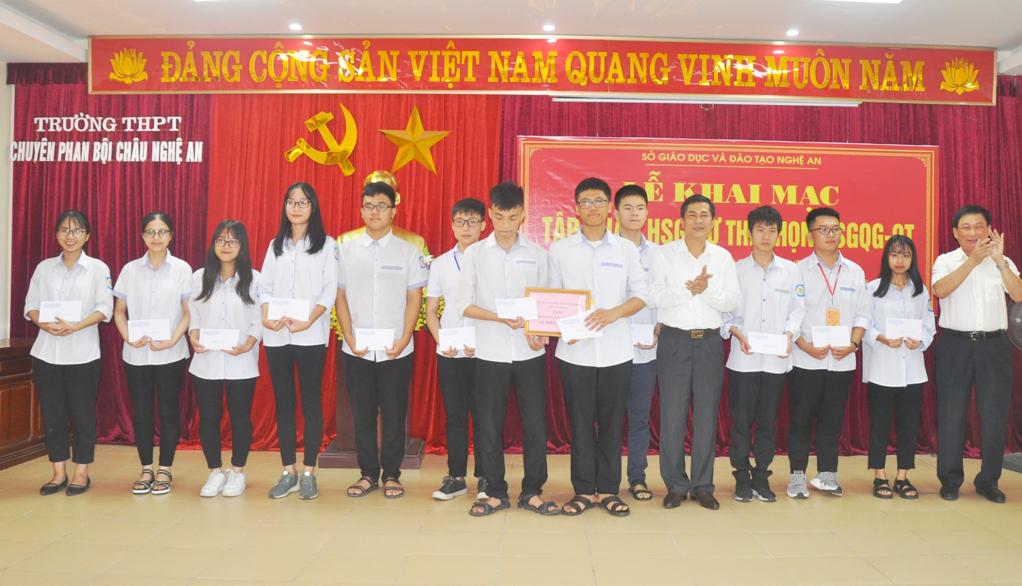 Đồng chí Thái Văn Thành - Ủy viên BCH Đảng bộ tỉnh, Giám đốc Sở Giáo dục và Đào tạo 