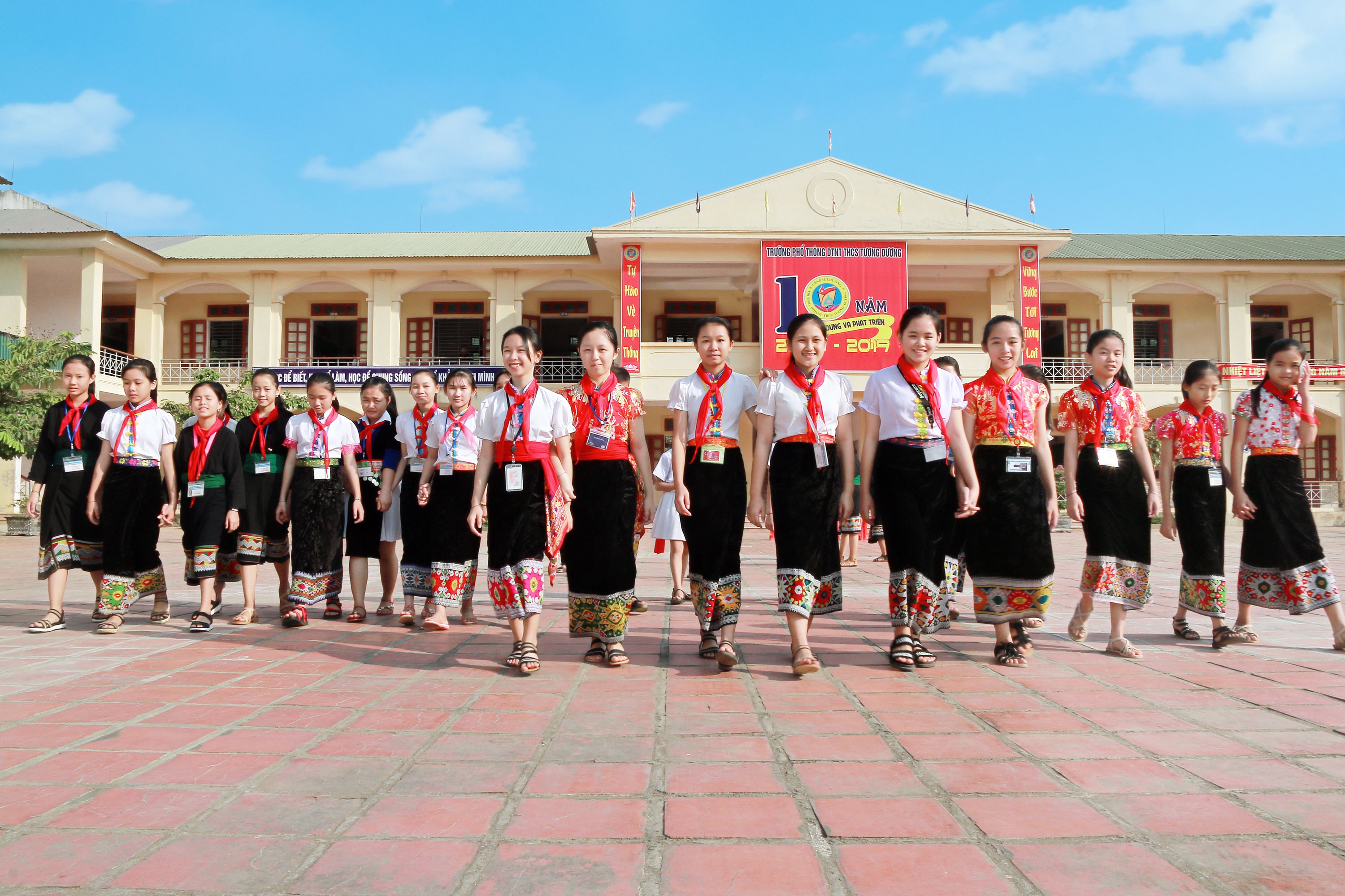 TRUONG PTDTNT THCS TUONG DUONG: Hanh trinh 10 nam phan dau, xay dung va truong thanh-hinh-anh-2
