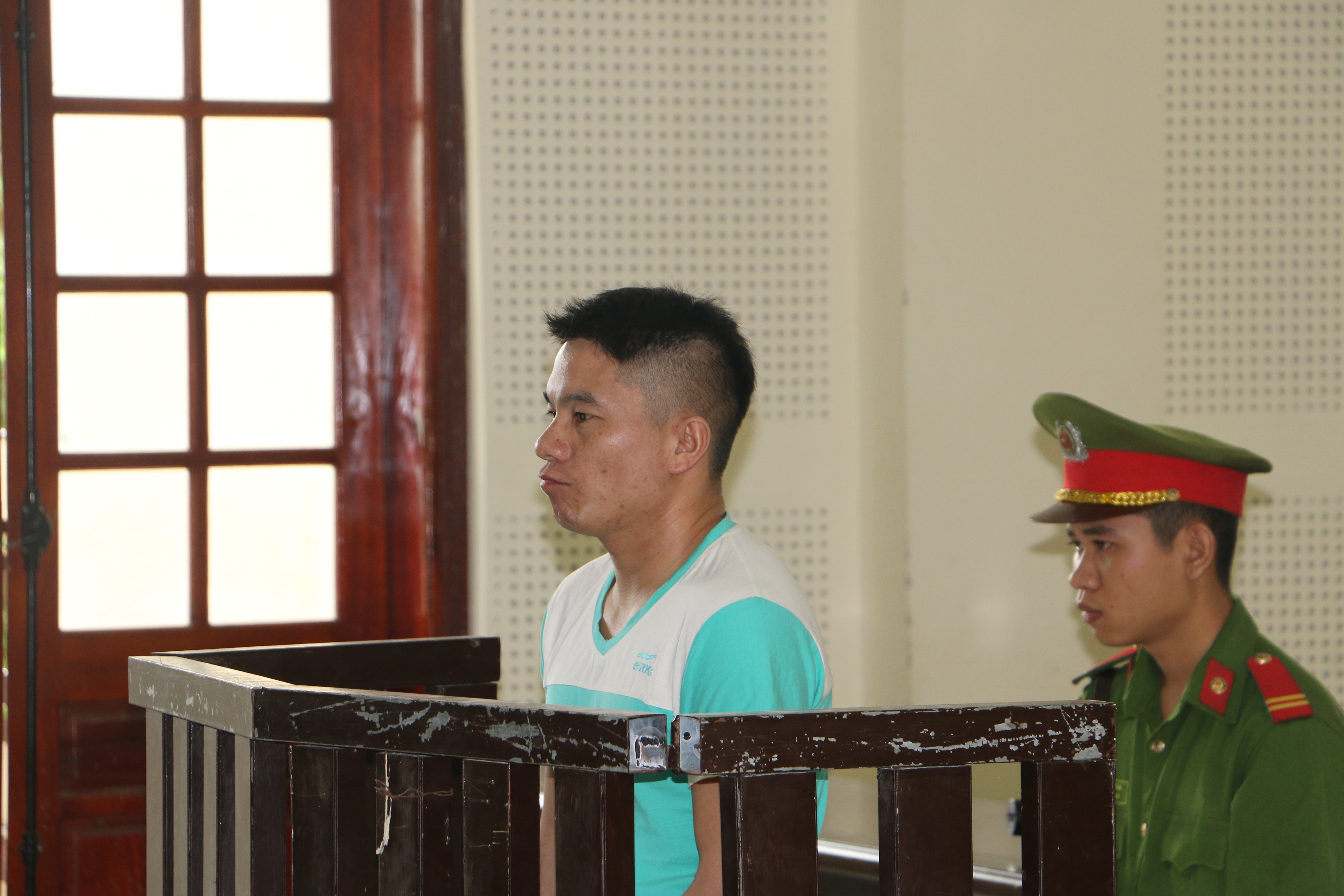 Dềnh Song Chò tại phiên tòa. ảnh: An Quỳnh.