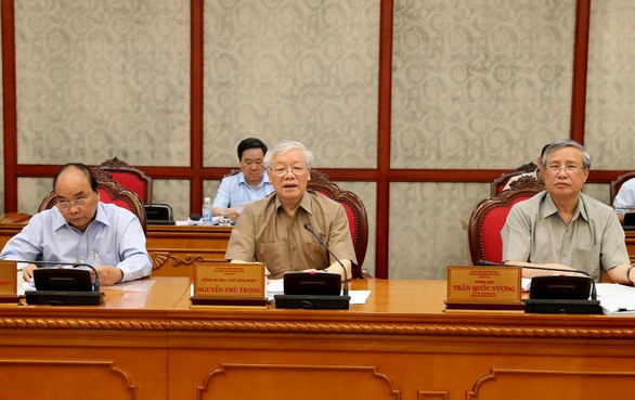 Tổng bí thư, Chủ tịch nước Nguyễn Phú Trọng (giữa), Thường trực Ban Bí thư Trần Quốc Vượng (phải) và Thủ tướng Nguyễn Xuân Phúc tại cuộc họp - Ảnh: TTXVN