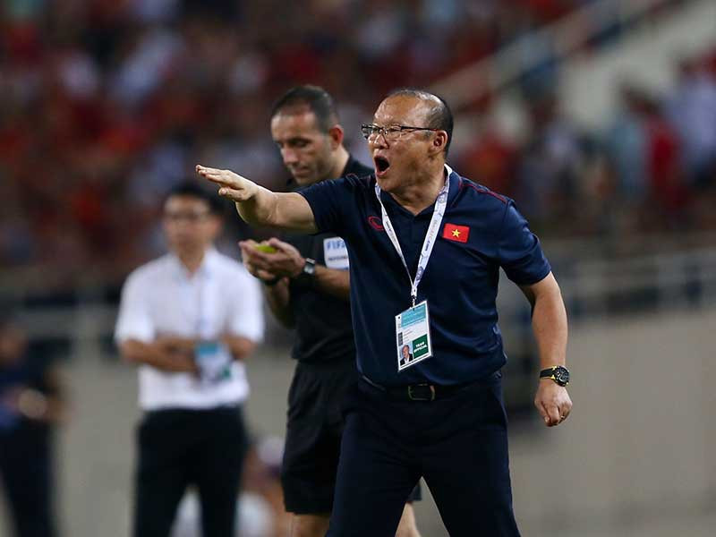 Thắng Malaysia 1-0, lấy trọn 3 điểm nhưng ông Park vẫn khuyên các học trò đừng vui quá vì mục tiêu phía trước vẫn còn phải qua nhiều thử thách. Ảnh: NGỌC DUNG