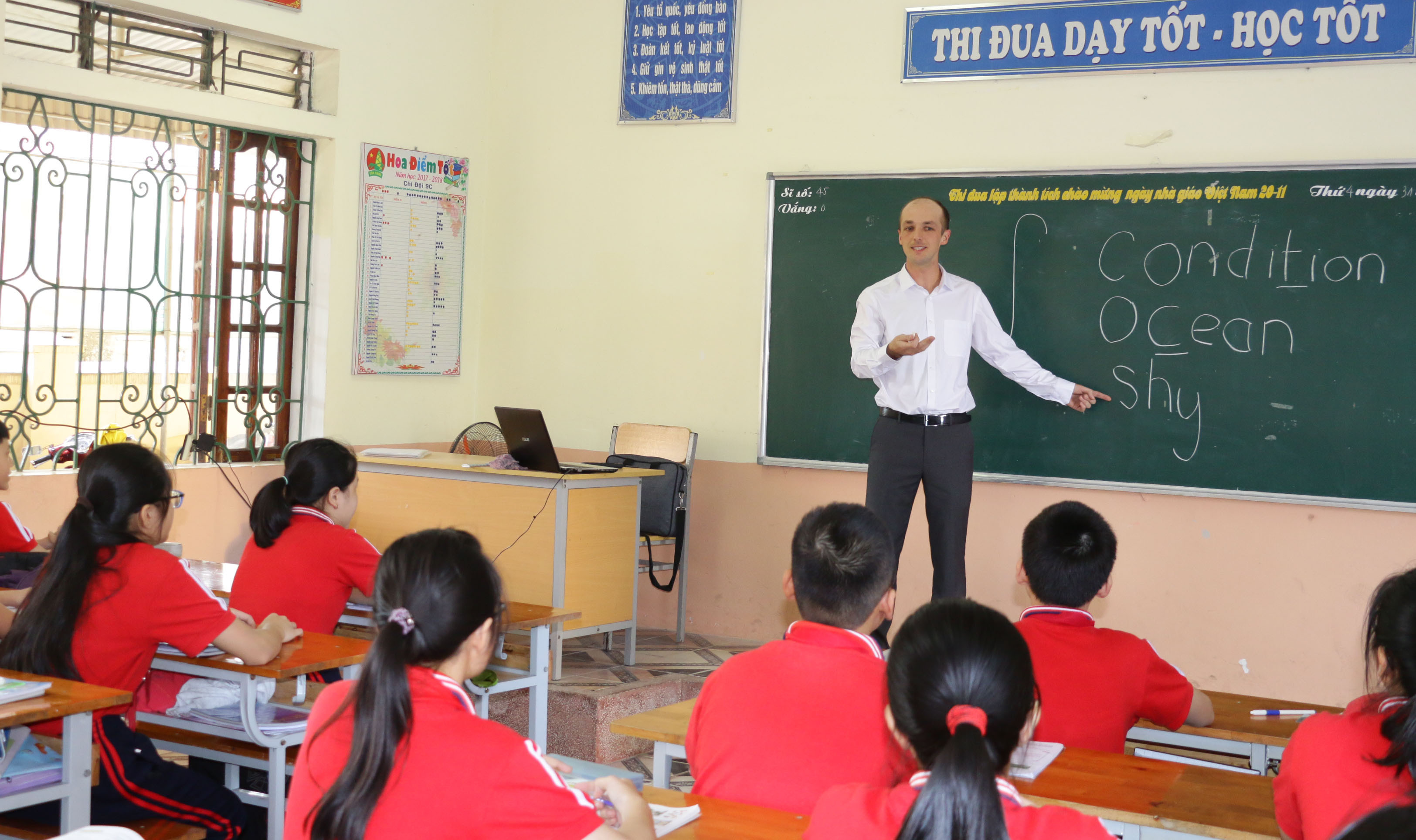 Nhiều năm nay, nhiều trường học trên địa bàn thành phố Vinh đã đổi mới việc dạy và học ngoại ngữ trong các nhà trường. Ảnh: Mỹ Hà.