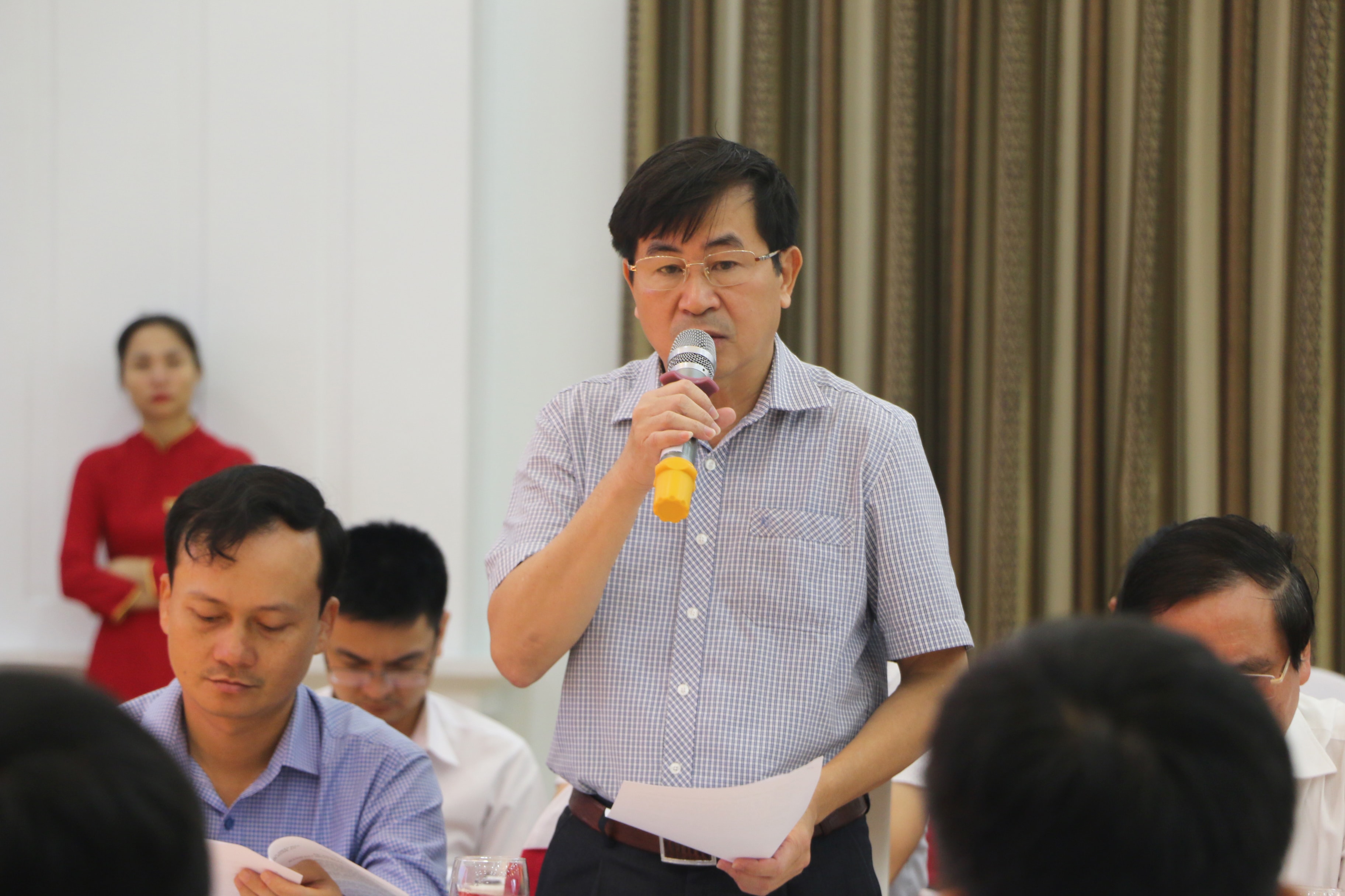Phó Giám đốc Sở Y tế Nguyễn Xuân Hồng trả lời câu hỏi của báo chí. Ảnh: Thu Giang