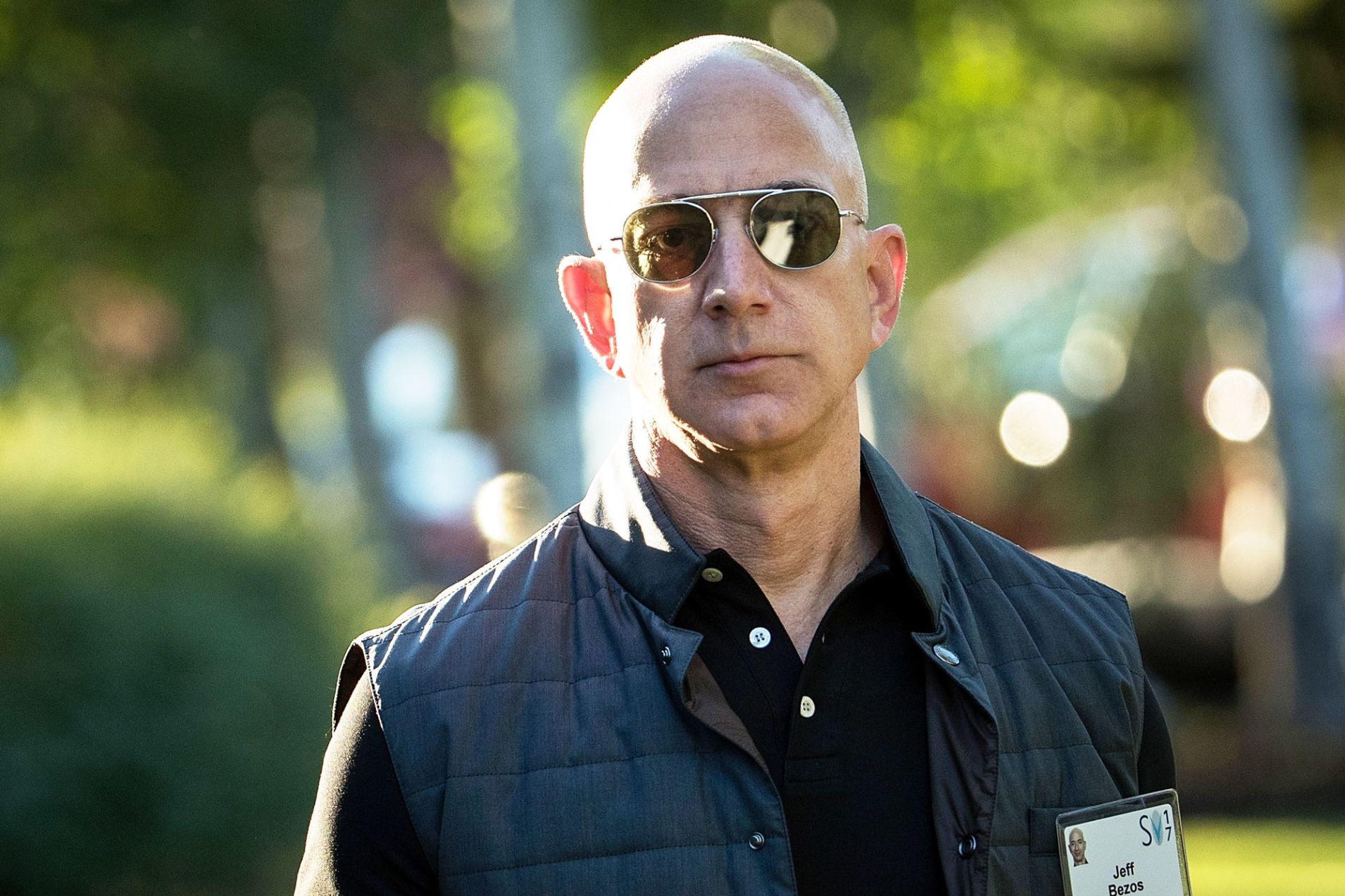 Jeff Bezos - ông chủ của kênh bán hàng trực tuyến Amazon đã định nghĩa lại về khái niệm tỷ phú. Ảnh: Fortune