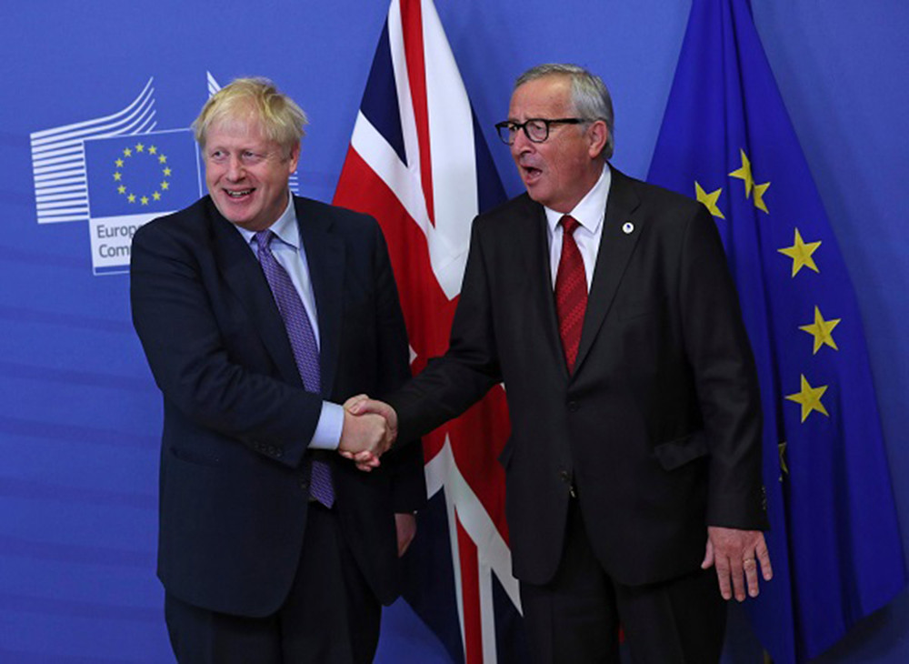 Thủ tướng Anh Boris Johnson và Chủ tịch Ủy ban châu Âu Jean-Claude Juncker. Ảnh: enternews.vn