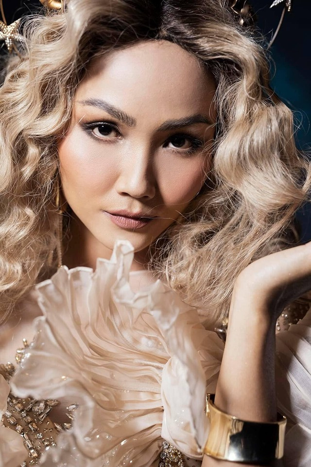 Tóc bạch kim thời thượng, HHen Niê chính thức trở lại làm Host quyền lực của Miss Universe Vietnam 2019 ảnh 5