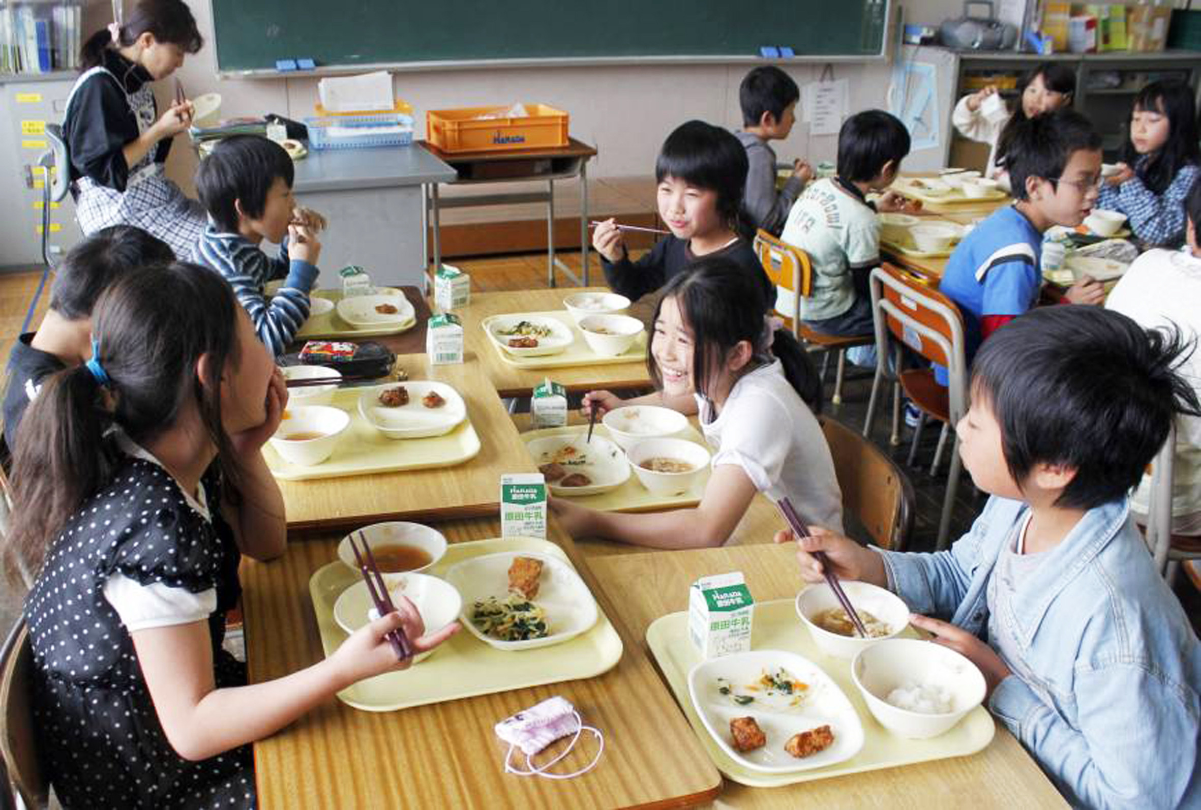Chương trình Sữa học đường trên thế giới đã được triển khai từ rất sớm tại 60 Quốc gia như Nhật Bản, Thái Lan, Trung Quốc, Hoa Kỳ, Anh…
