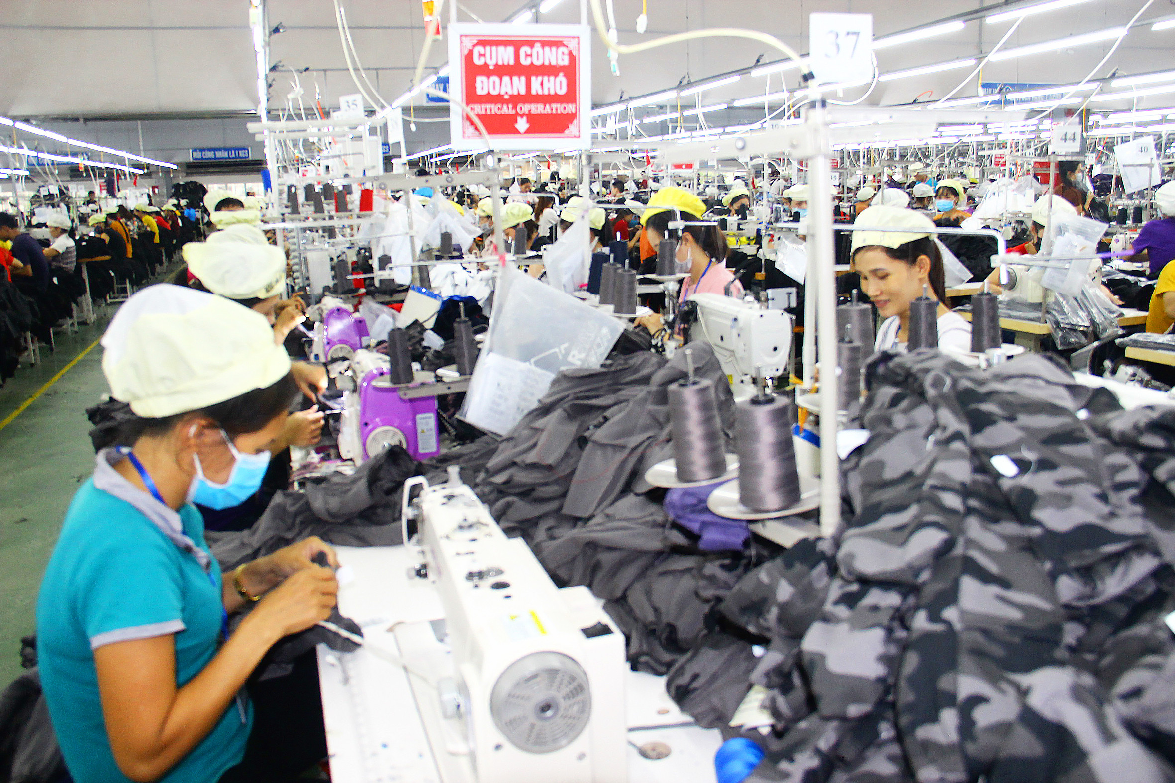 Nhà máy may Minh Anh Đô Lương thu hút nhiều lao động có việc làm ổn định. Ảnh: Hoàng Vĩnh