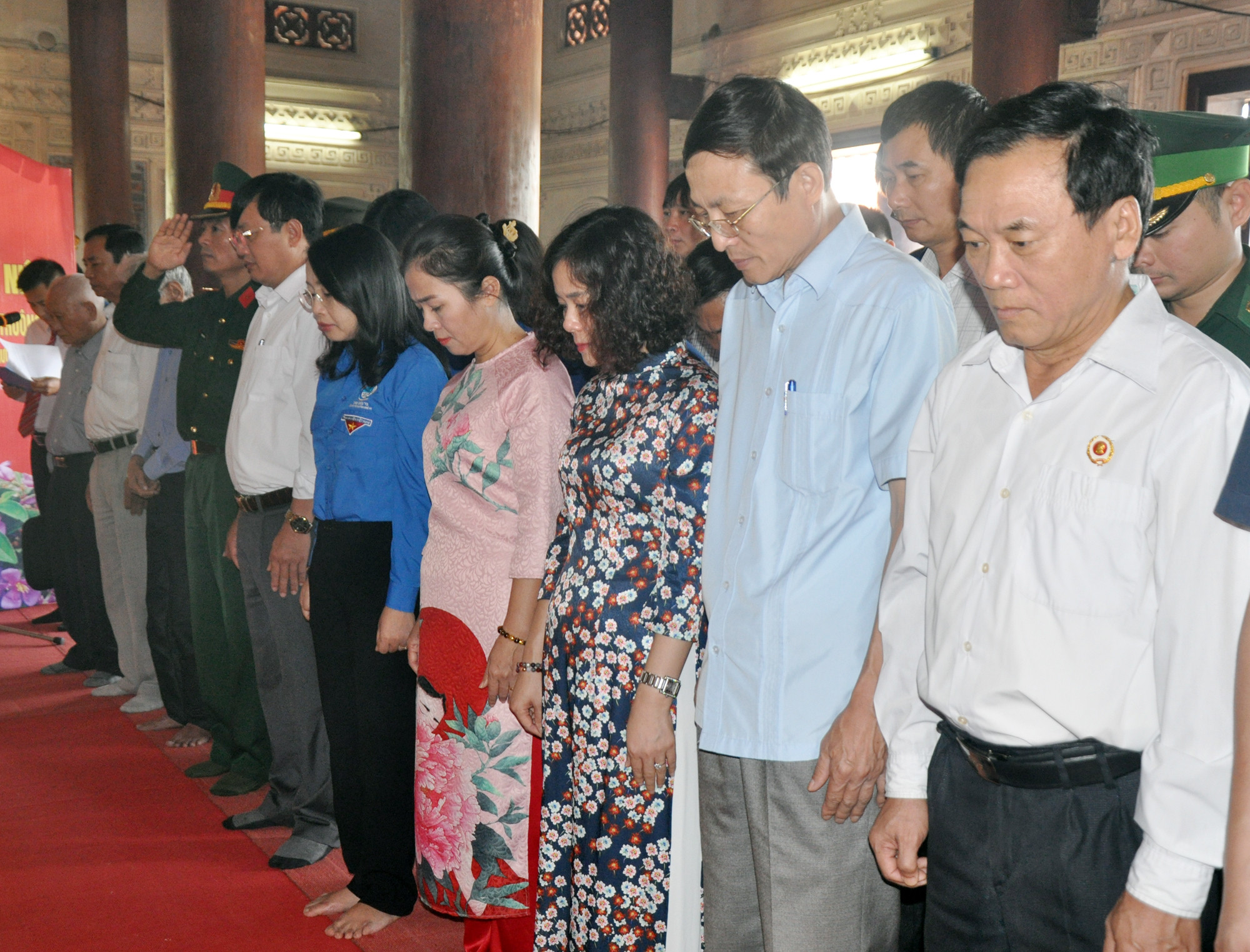 Đồng chí Võ Thị Minh Sinh - Ủy viên Ban Thường vụ Tỉnh ủy, Chủ tịch Ủy ban MTTQ Việt Nam tỉnh Nghệ An, Trưởng Ban chủ trì. Tham dự hội nghị có các đồng chí Phó Ban và thành viên  Ban Vận động Quỹ “Vì người nghèo” và Ban Cứu trợ tỉnh.