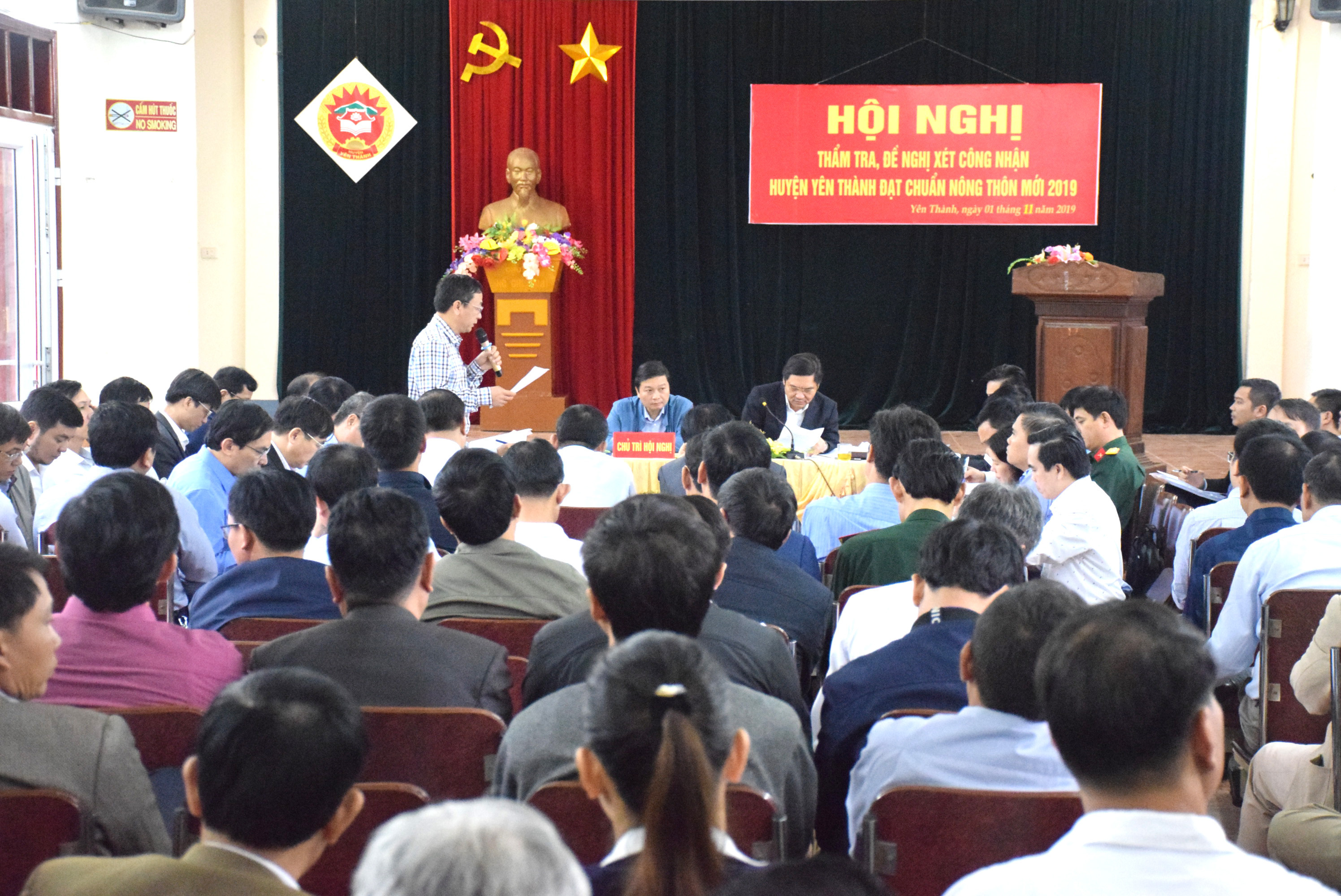 Hội đồng thẩm định NTM tỉnh làm việc với huyện Yên Thành. Ảnh: Xuân Hoàng