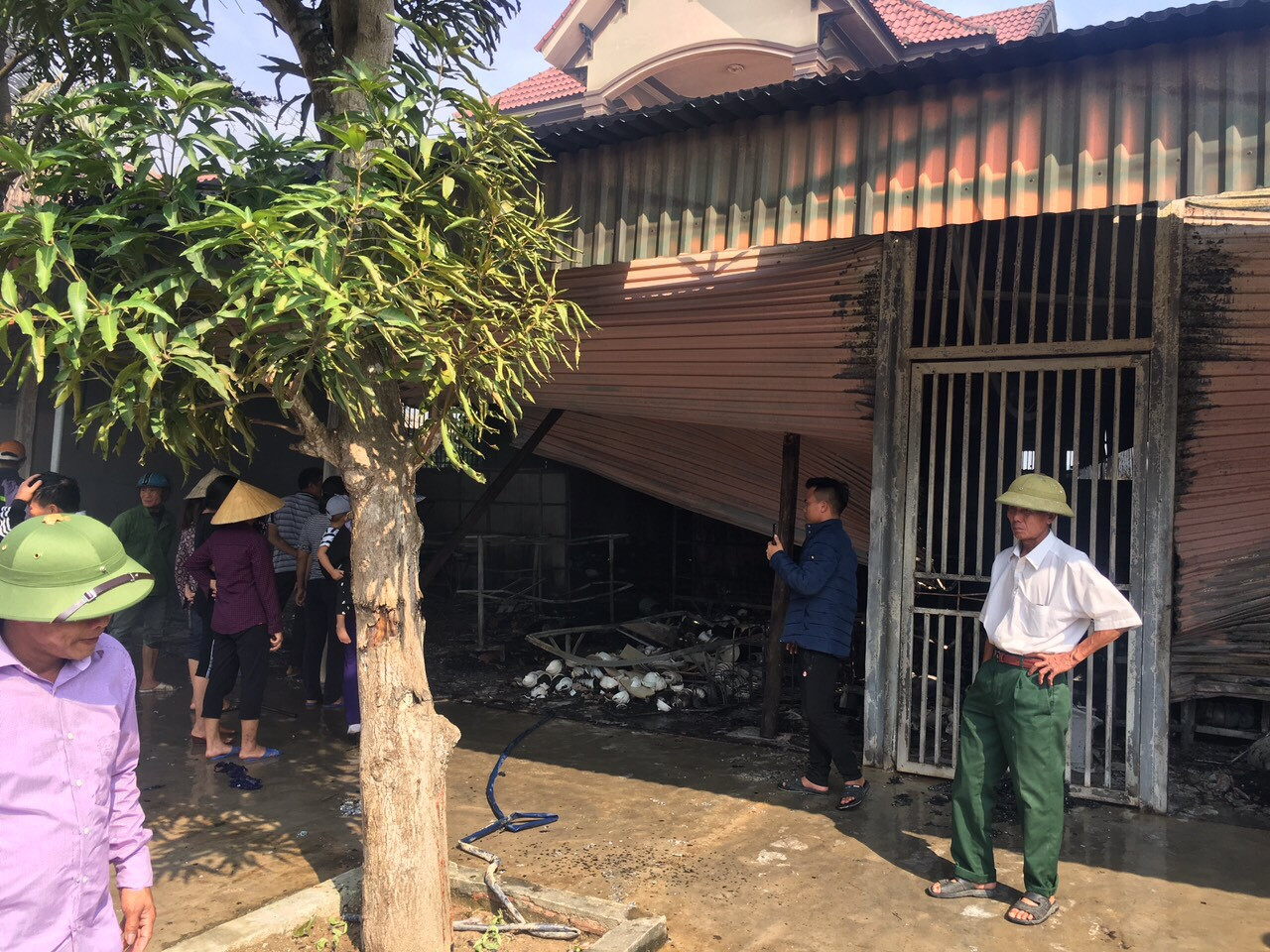 Ngôi nhà 3 tấng của gia đình anh Nguyễn Trí Dũng, phía trước là cửa hàng tạp hóa. Ảnh: Ngọc Phương