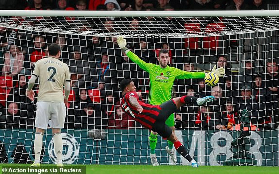 MU thua 0-1 trước Bournemouth bằng bàn thắng duy nhất của Joshua King. (Ảnh: Getty)