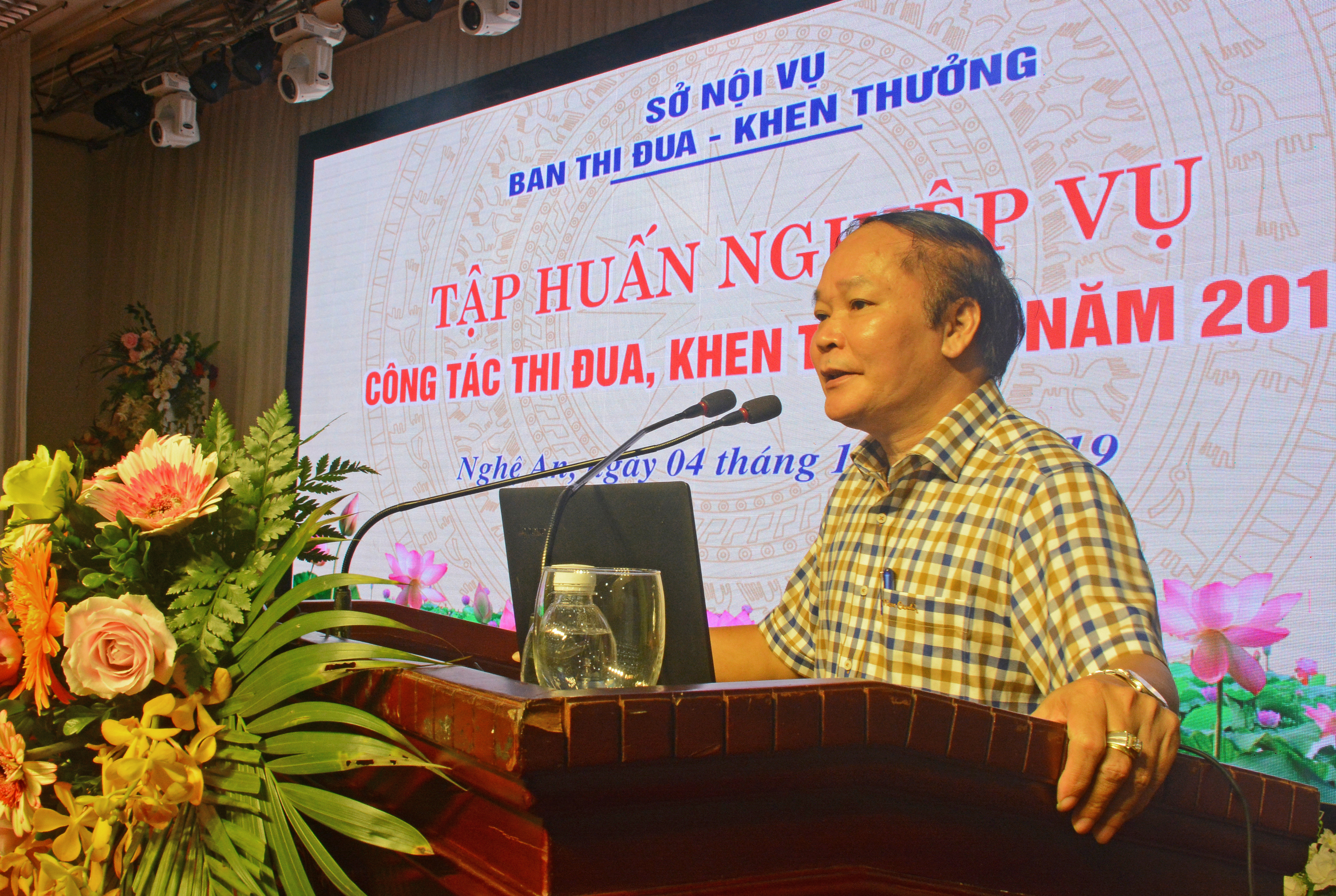Đồng chí Nguyễn Thanh Nhàn - Trưởng ban Thi đua - Khen thưởng phát biểu khai mạc hội nghị tập huấn. Ảnh: Thu Giang