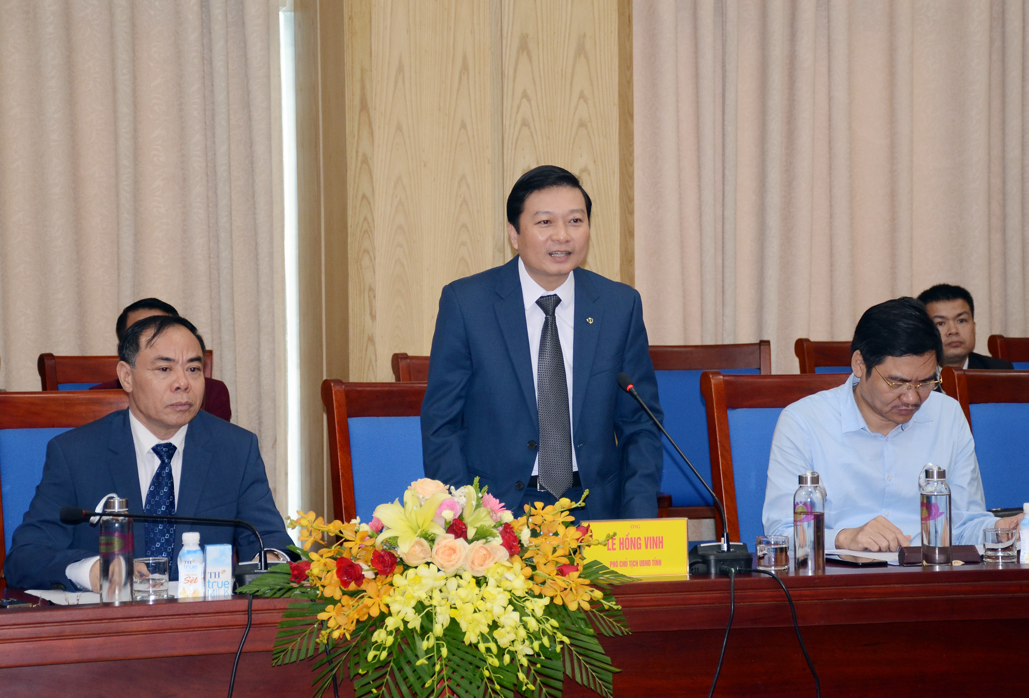 Đồng chí Lê Hồng Vinh đánh giá cao những nỗ lực, đóng góp của Công ty Cổ phần Tập đoàn TH trong công cuộc phát triển tỉnh nhà. Ảnh: Thành Chung