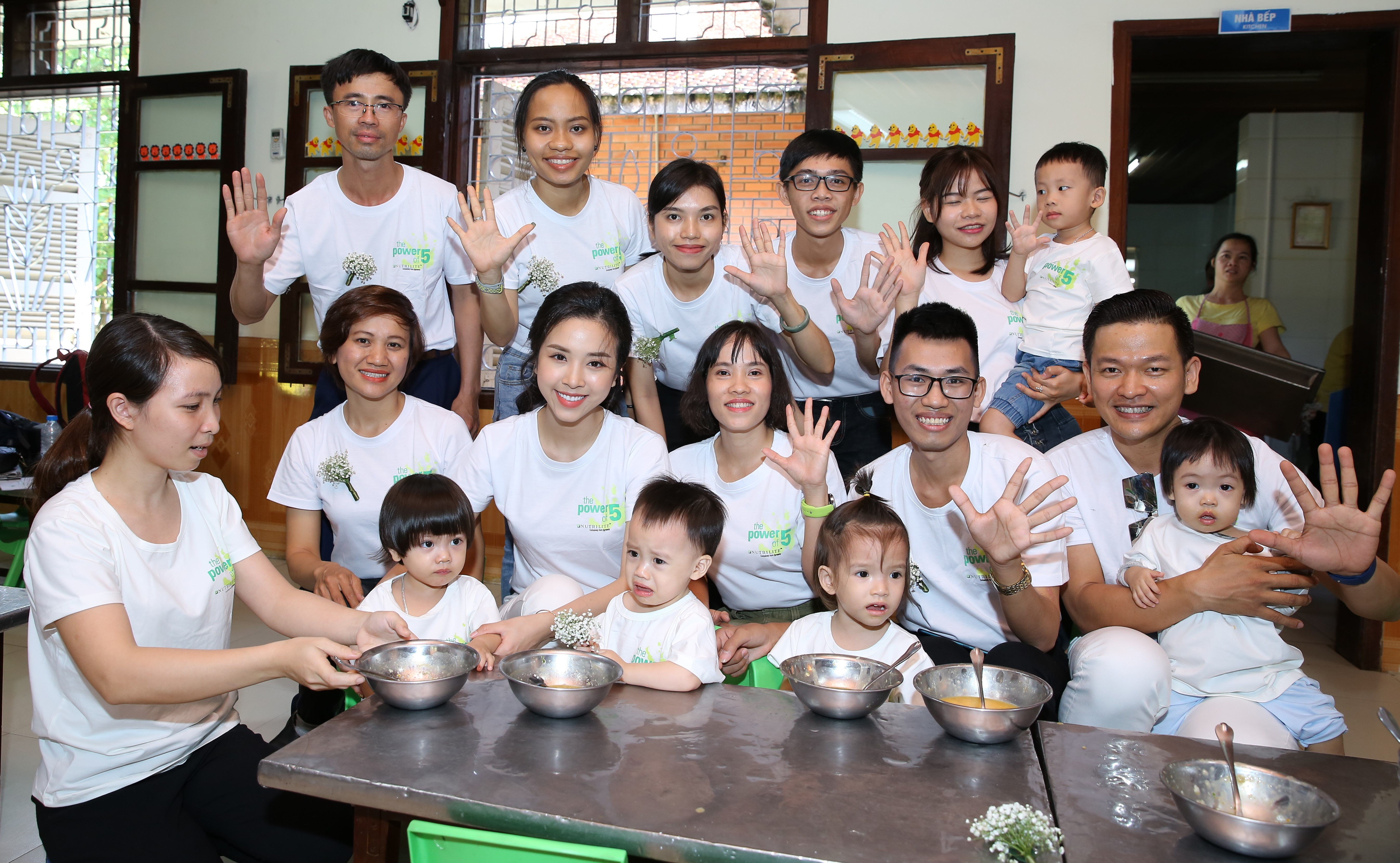 Tập đoàn Amway sẽ cung cấp miễn phí 1.024.344 hộp sản phẩm Nutrilite Little Bits cho 85.362 trẻ em Nghệ An và Hà Giang trong vòng 2 năm (2019 - 2020).