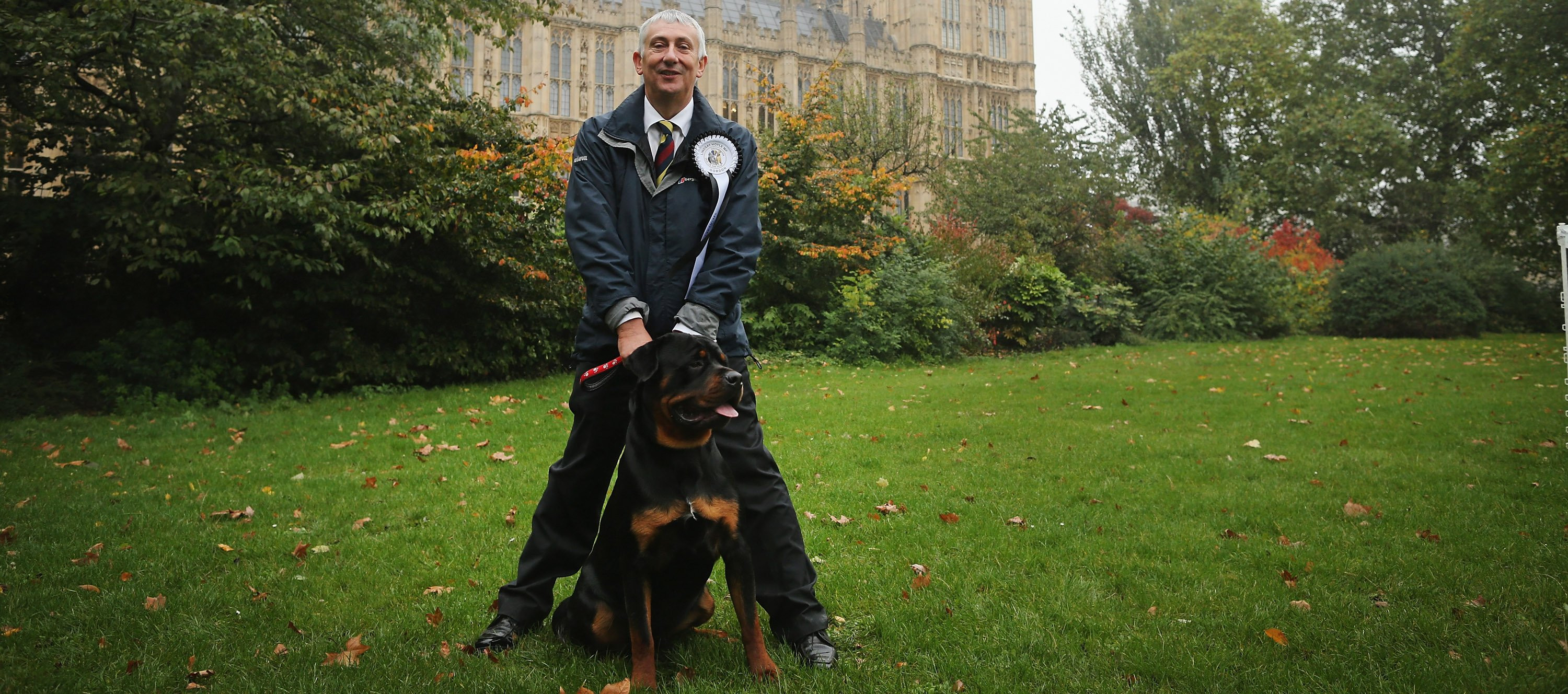 Ông Lindsay Hoyle nổi tiếng là người điềm tĩnh và yêu động vật. Ảnh: Sky News