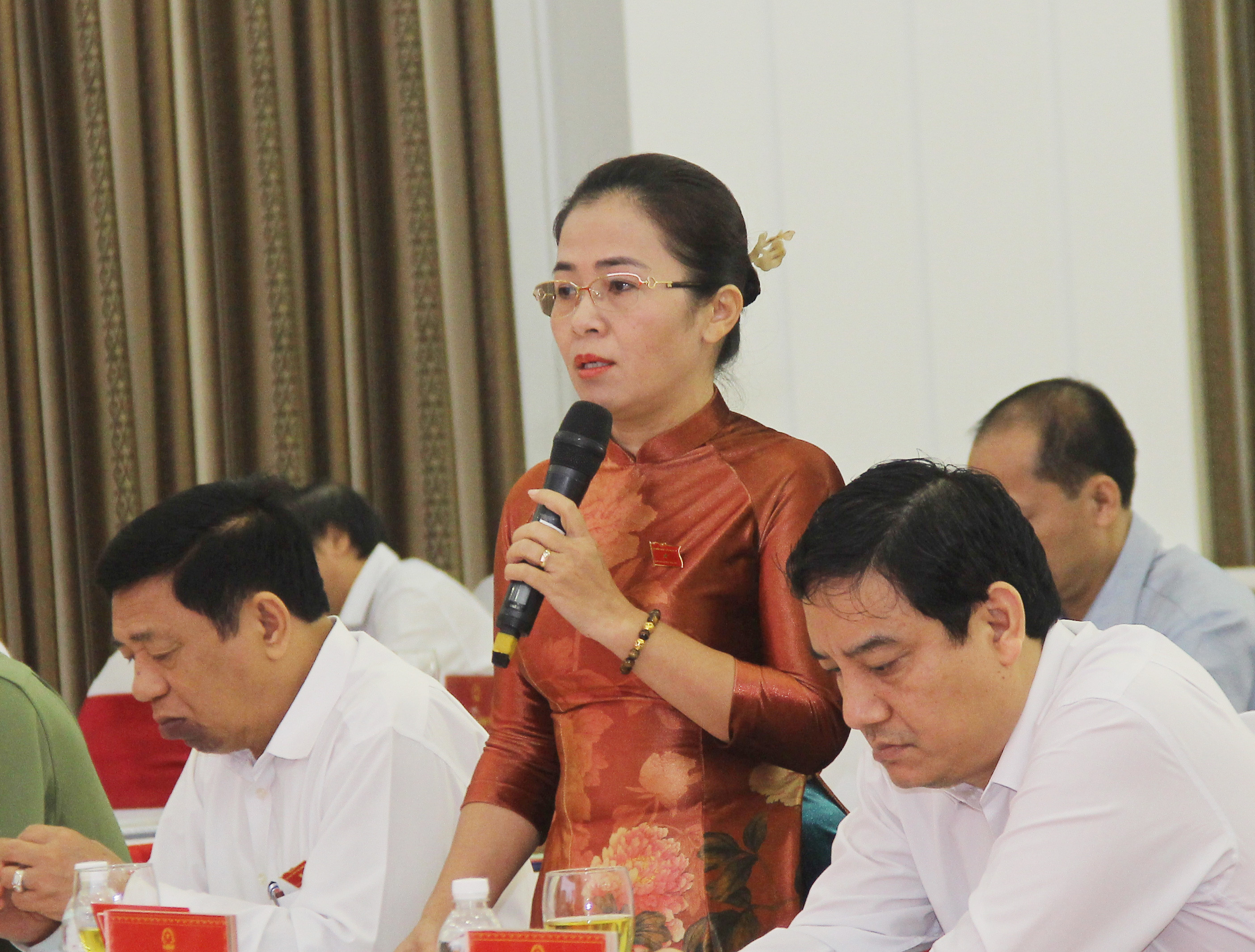 Đại biểu Võ Thị Minh Sinh cho rằng, chính sách cần đảm bảo công bằng, tránh cào bằng giữa các đối tượng. Ảnh: Mai Hoa