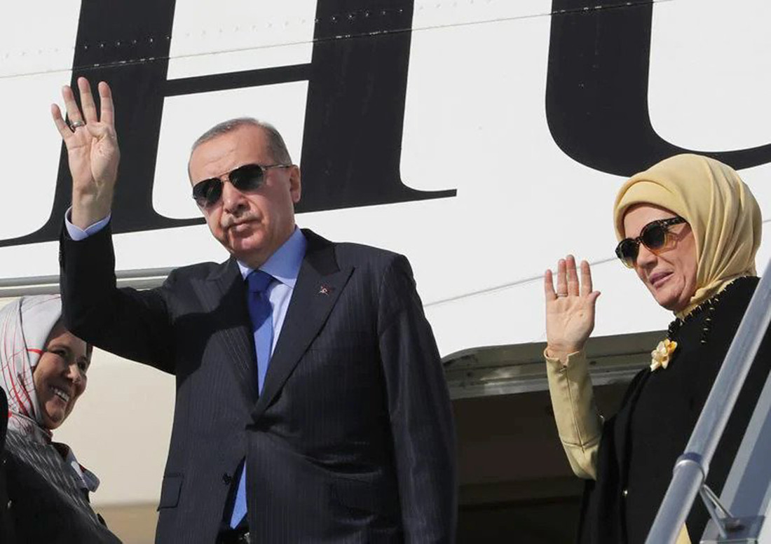 Ông Tayyip Erdogan và phu nhân lên đường tới thăm Mỹ. Ảnh: DW - Washington Post
